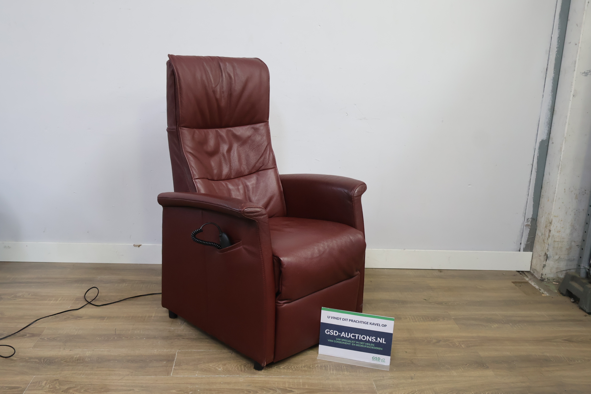 Elektrische Lederen Relaxfauteuil – foto 2 – kavel bij GSD Auctions, Zoeterwoude