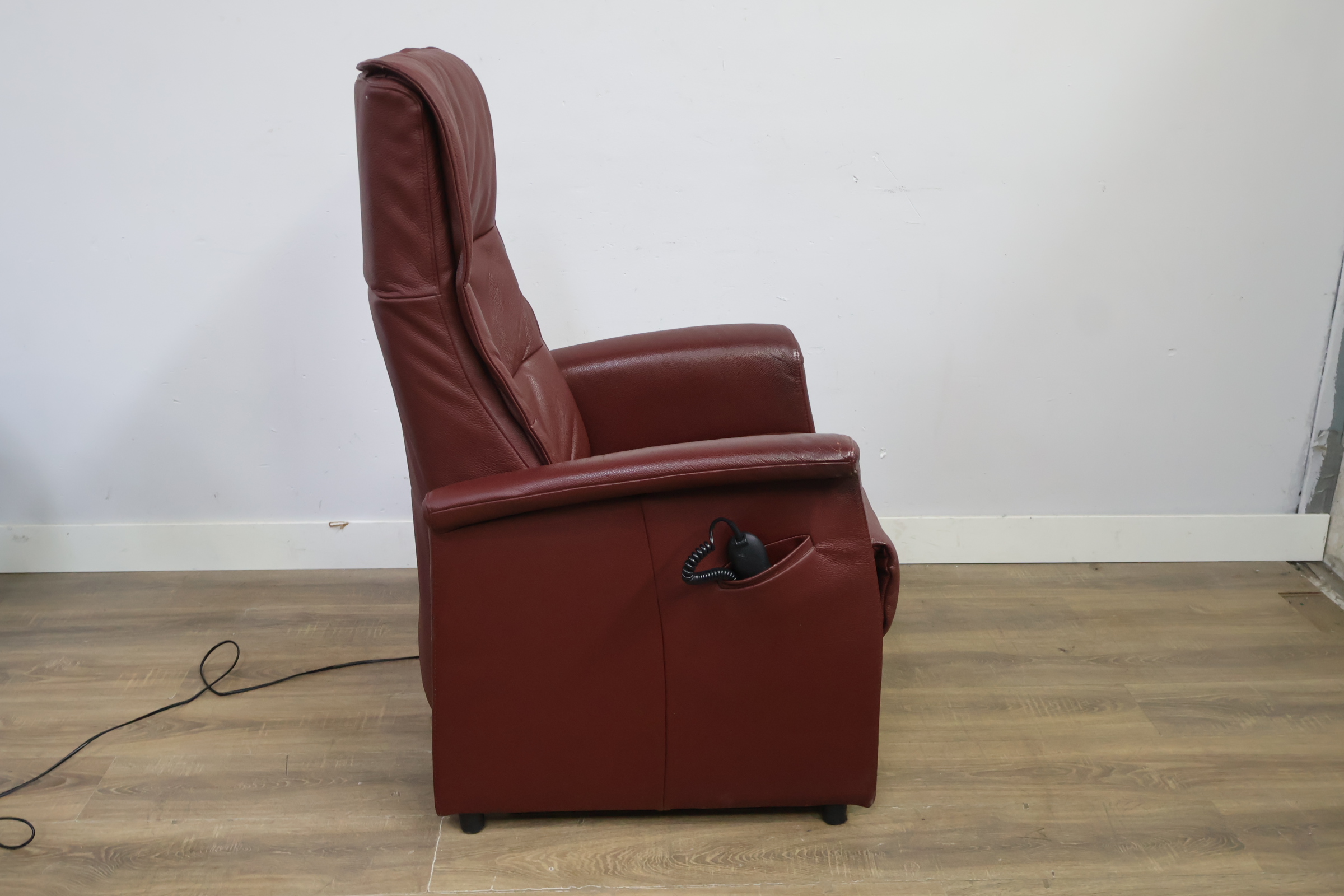 Elektrische Lederen Relaxfauteuil – foto 3 – kavel bij GSD Auctions, Zoeterwoude