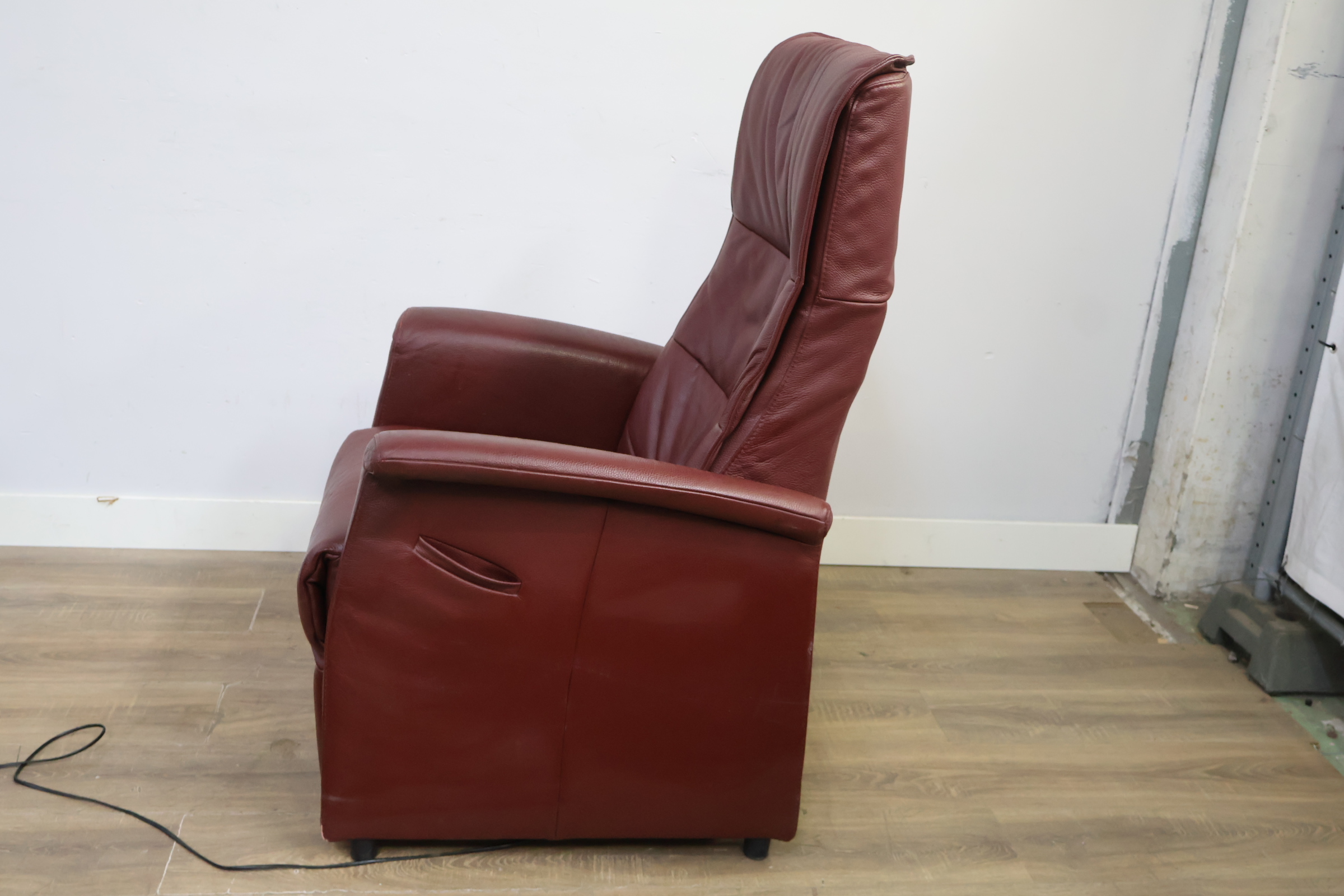 Elektrische Lederen Relaxfauteuil – foto 7 – kavel bij GSD Auctions, Zoeterwoude