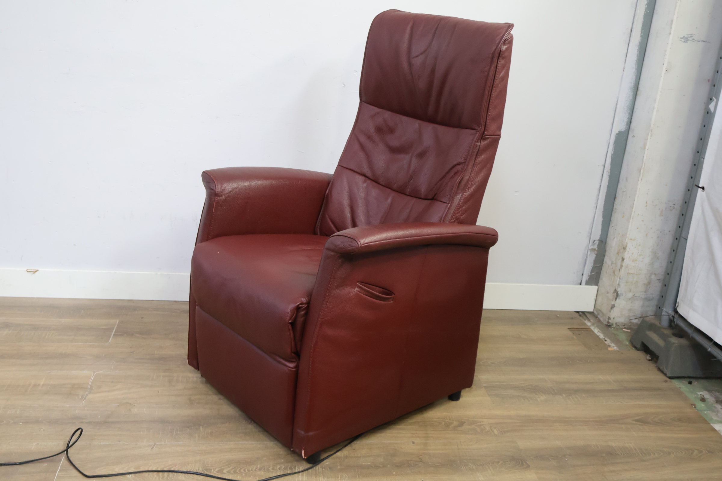 Elektrische Lederen Relaxfauteuil – foto 10 – kavel bij GSD Auctions, Zoeterwoude