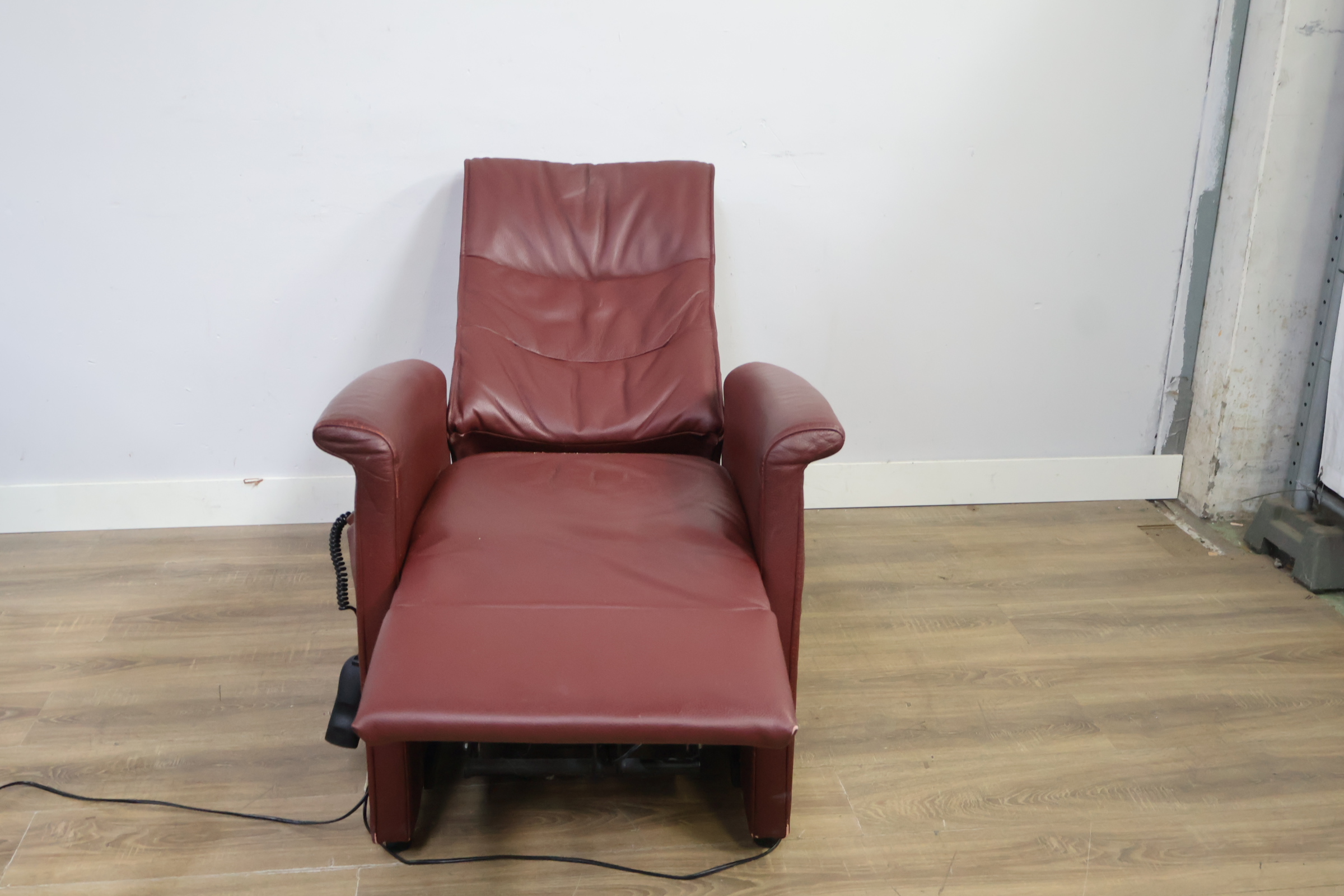 Elektrische Lederen Relaxfauteuil – foto 11 – kavel bij GSD Auctions, Zoeterwoude