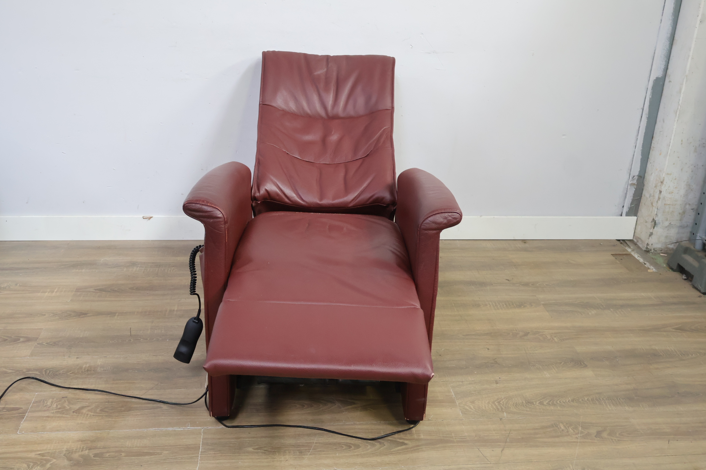 Elektrische Lederen Relaxfauteuil – foto 12 – kavel bij GSD Auctions, Zoeterwoude