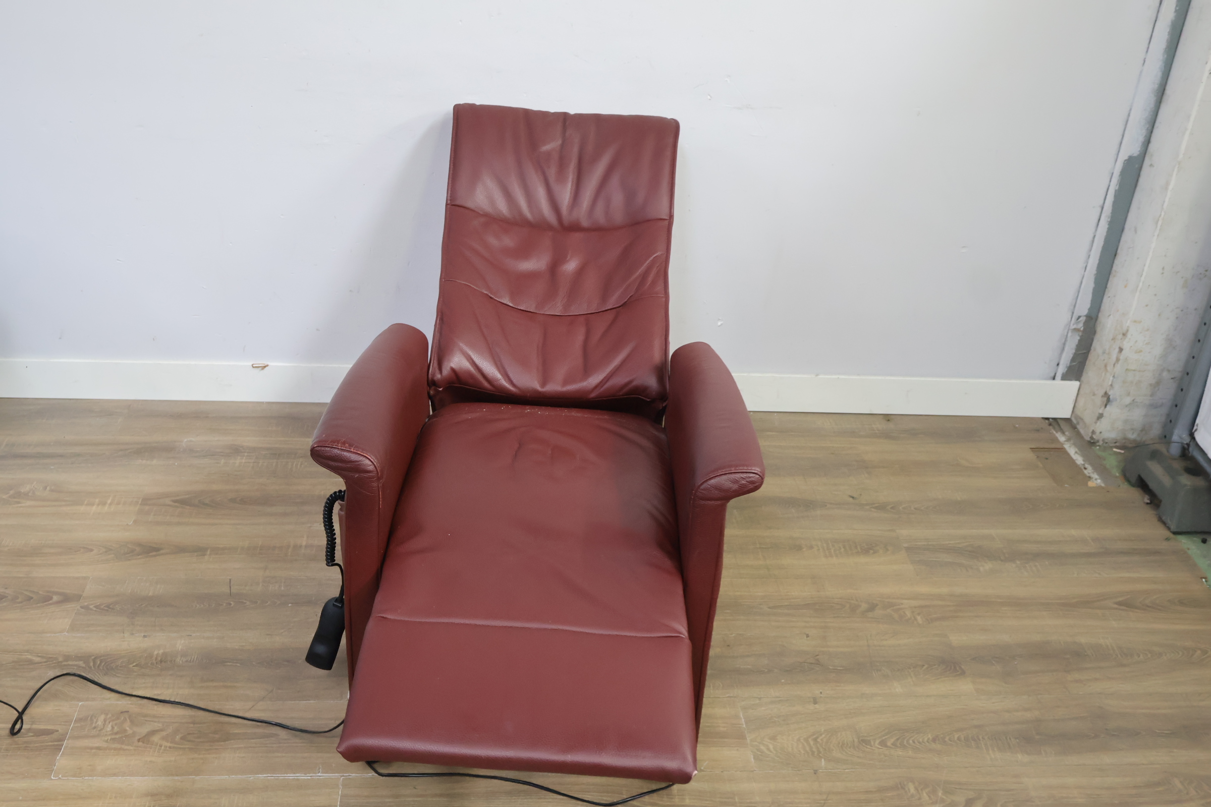 Elektrische Lederen Relaxfauteuil – foto 13 – kavel bij GSD Auctions, Zoeterwoude