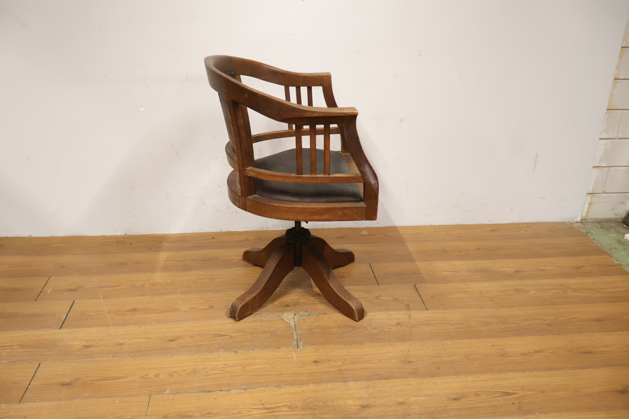 Antieke Bureaustoel, Fauteuil - met Lederen Zitting – foto 3 – kavel bij GSD Auctions, Zoeterwoude