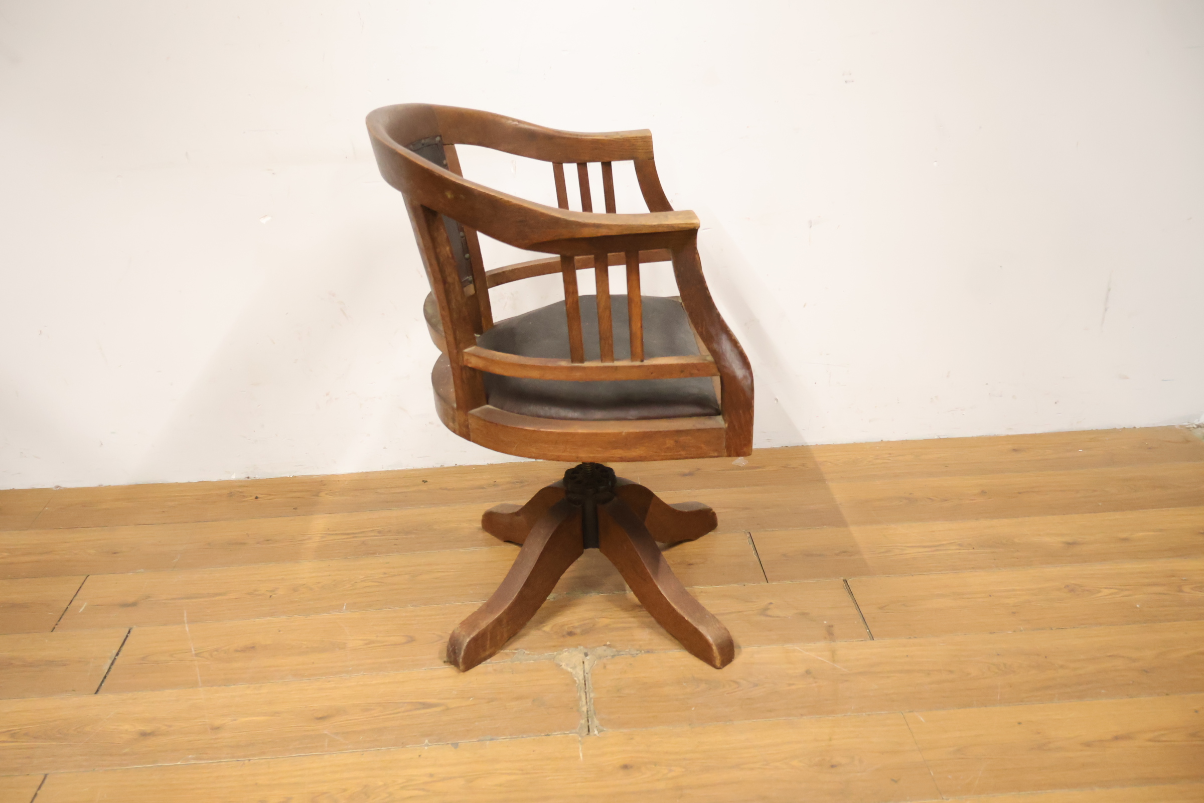 Antieke Bureaustoel, Fauteuil - met Lederen Zitting – foto 4 – kavel bij GSD Auctions, Zoeterwoude