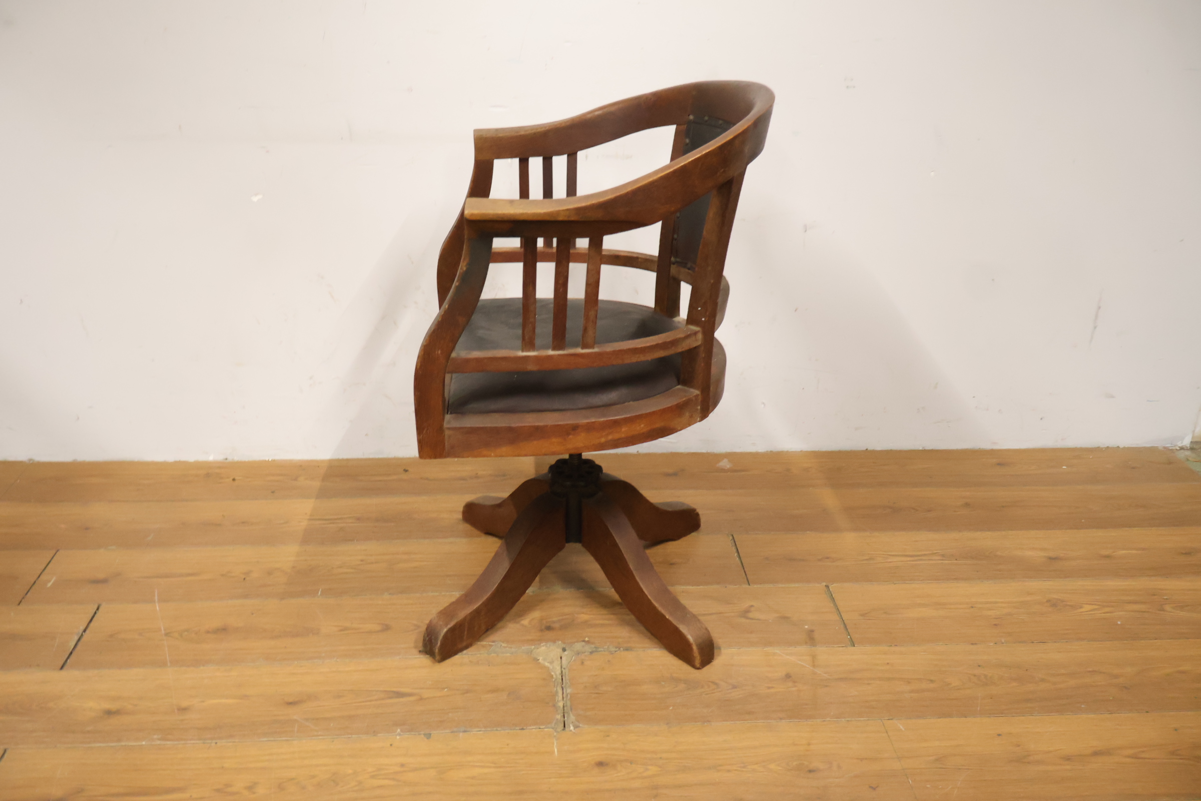 Antieke Bureaustoel, Fauteuil - met Lederen Zitting – foto 7 – kavel bij GSD Auctions, Zoeterwoude