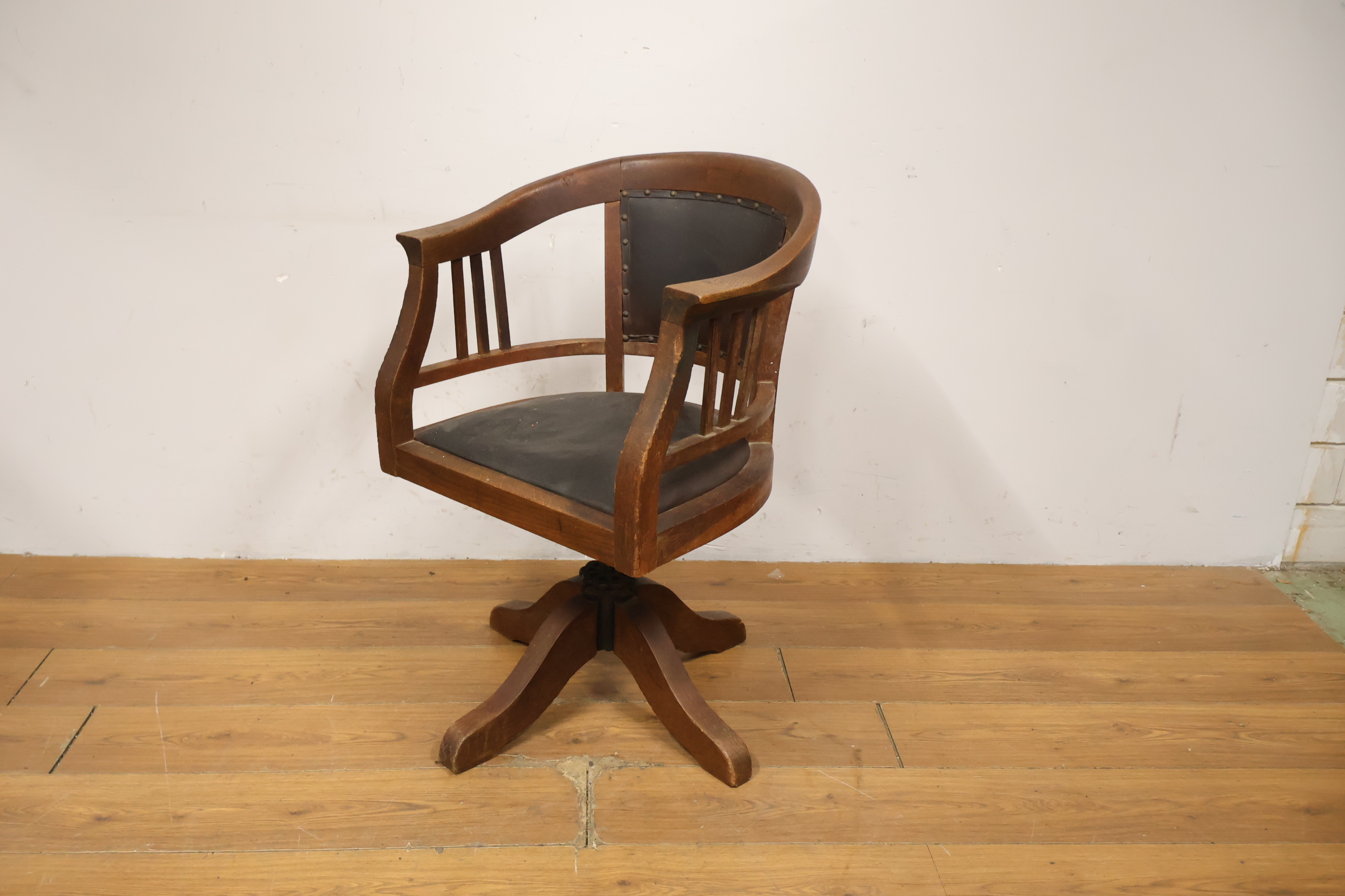 Antieke Bureaustoel, Fauteuil - met Lederen Zitting – foto 9 – kavel bij GSD Auctions, Zoeterwoude
