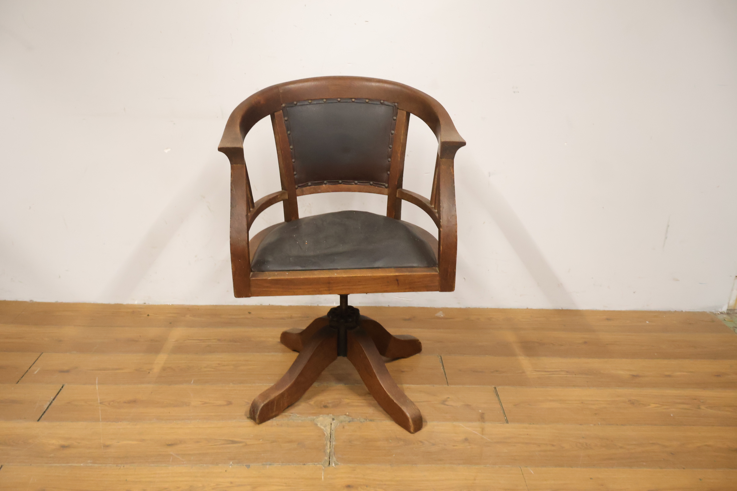 Antieke Bureaustoel, Fauteuil - met Lederen Zitting – foto 11 – kavel bij GSD Auctions, Zoeterwoude