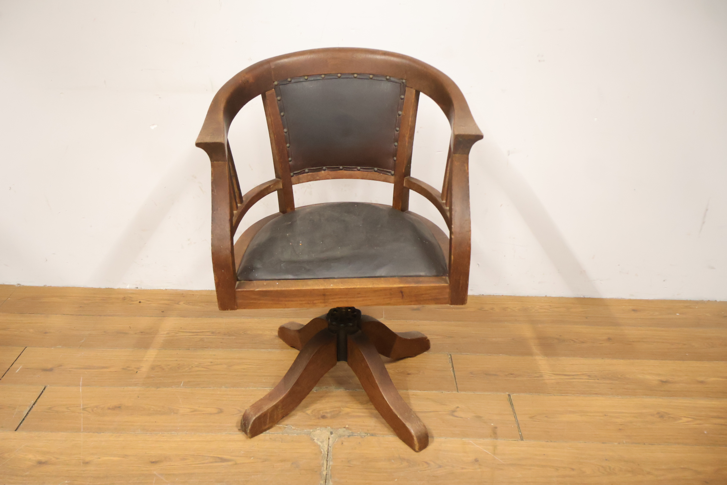 Antieke Bureaustoel, Fauteuil - met Lederen Zitting – foto 12 – kavel bij GSD Auctions, Zoeterwoude