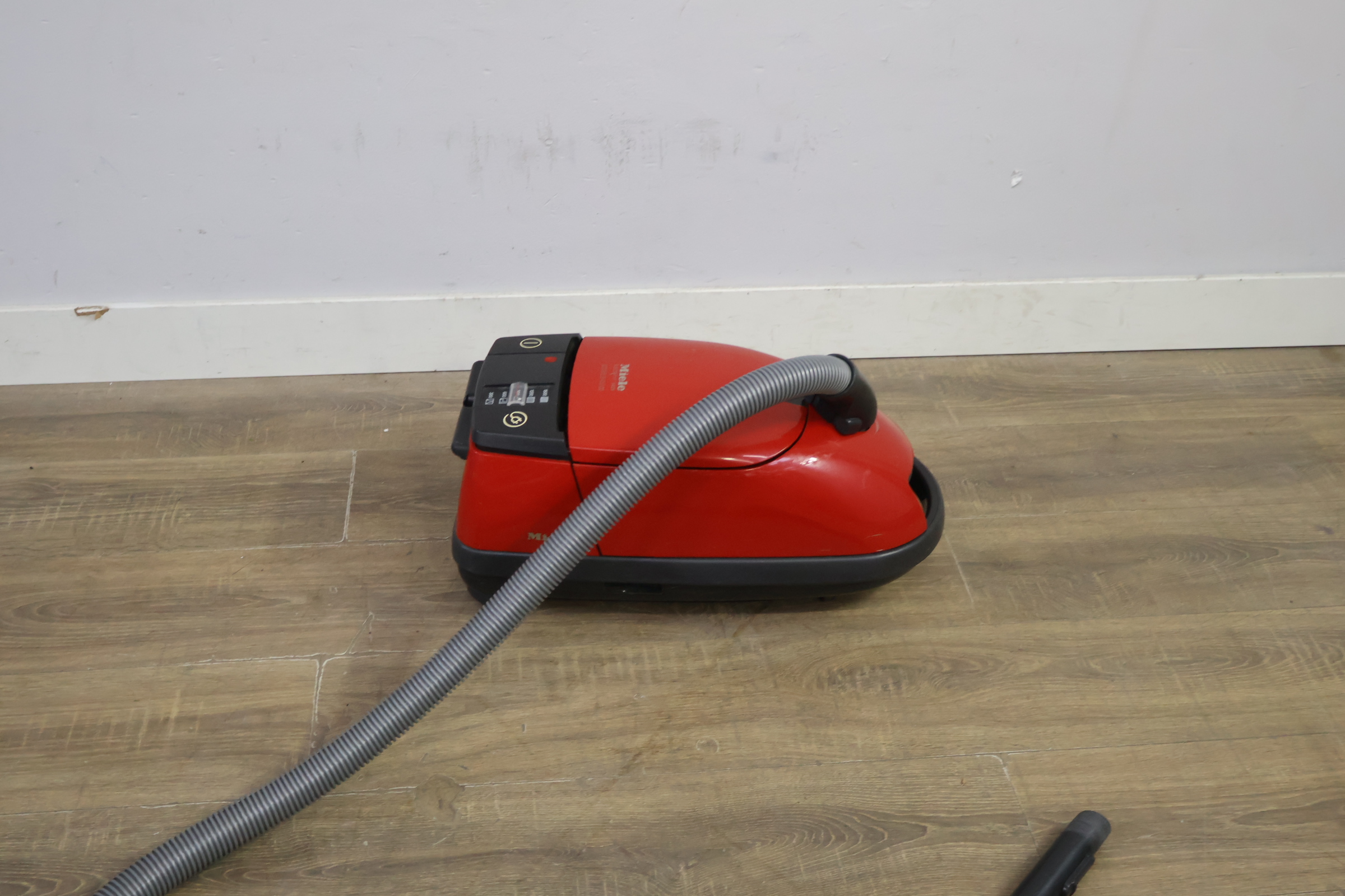 Miele stofzuiger – foto 4 – kavel bij GSD Auctions, Zoeterwoude