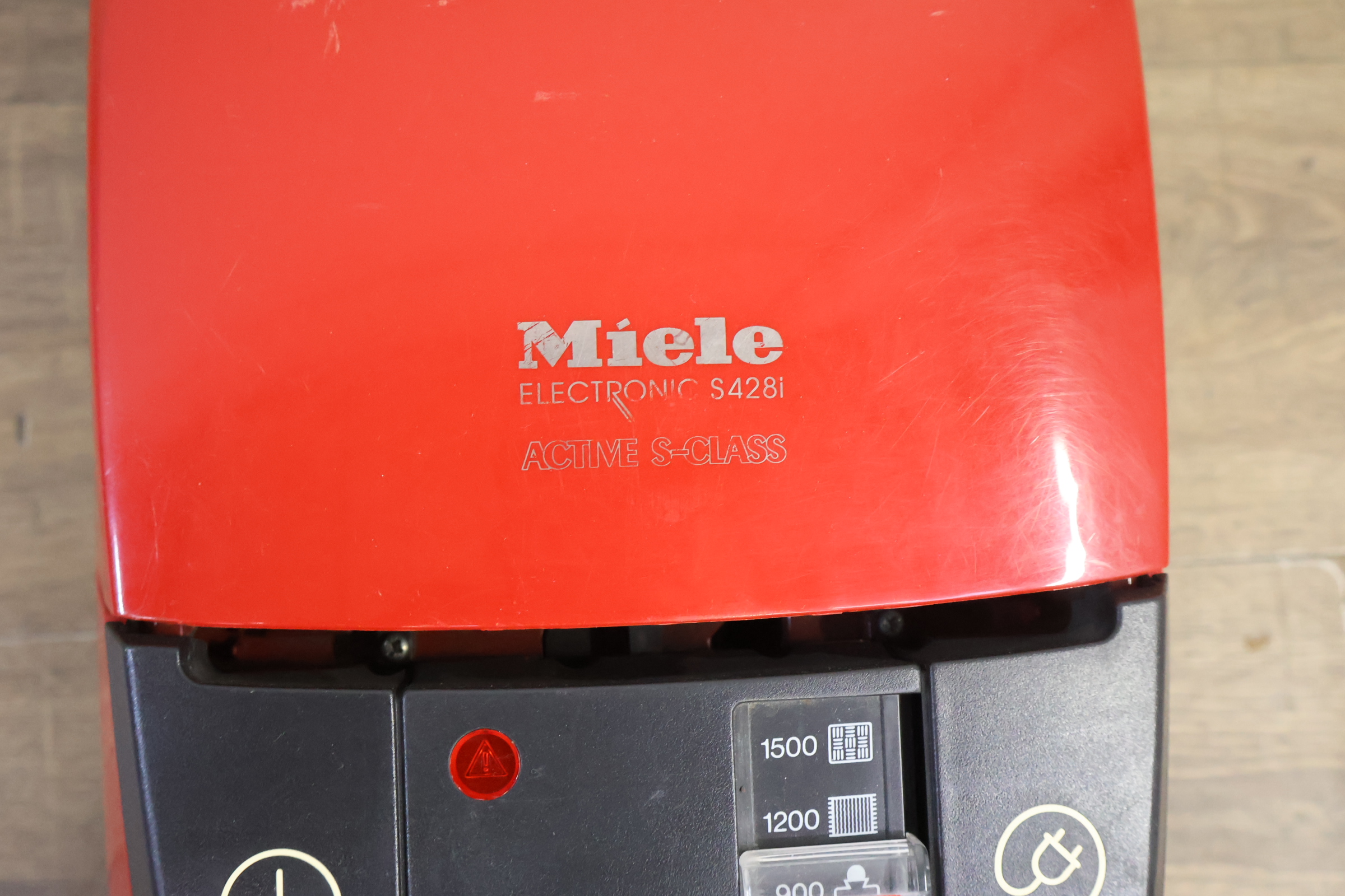 Miele stofzuiger – foto 6 – kavel bij GSD Auctions, Zoeterwoude