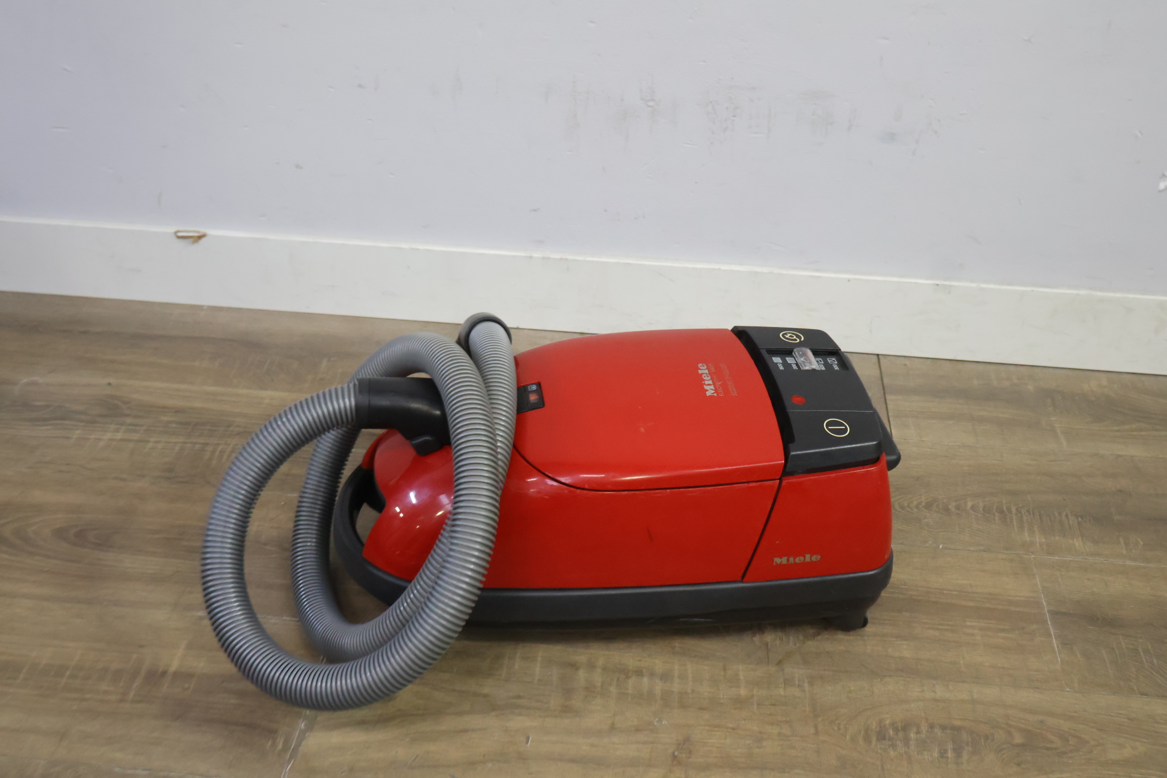Miele stofzuiger – foto 7 – kavel bij GSD Auctions, Zoeterwoude