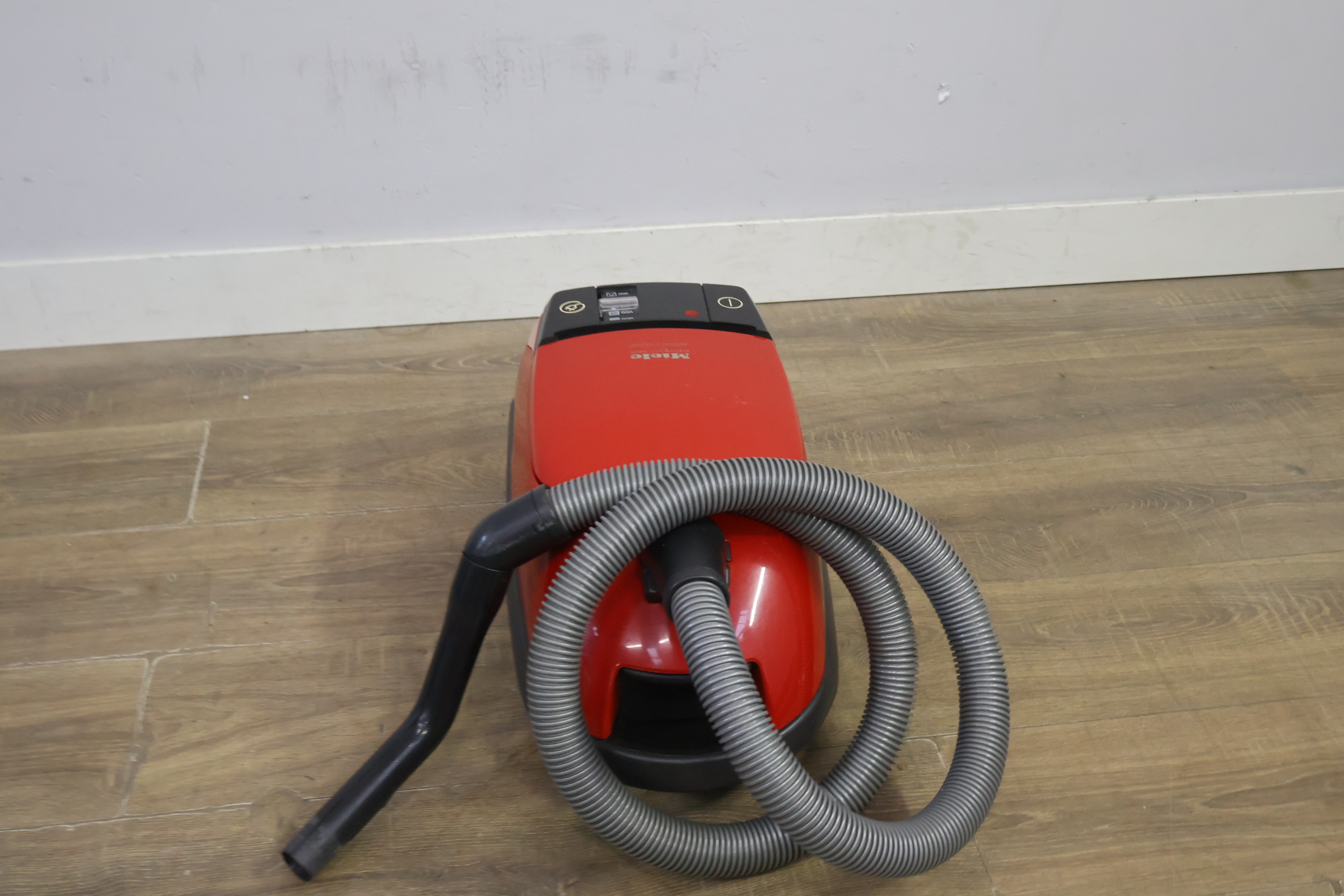 Miele stofzuiger – foto 9 – kavel bij GSD Auctions, Zoeterwoude