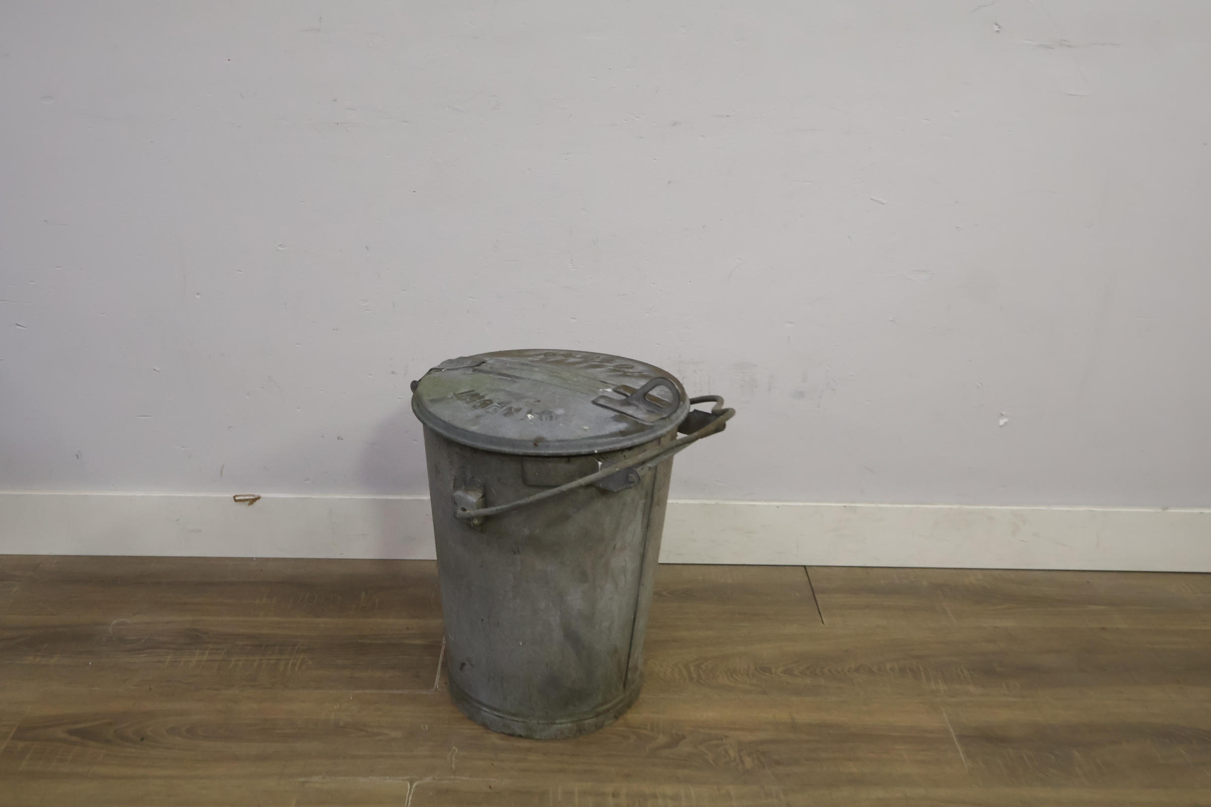 Zinken Afval emmer - Utrecht – foto 2 – kavel bij GSD Auctions, Zoeterwoude