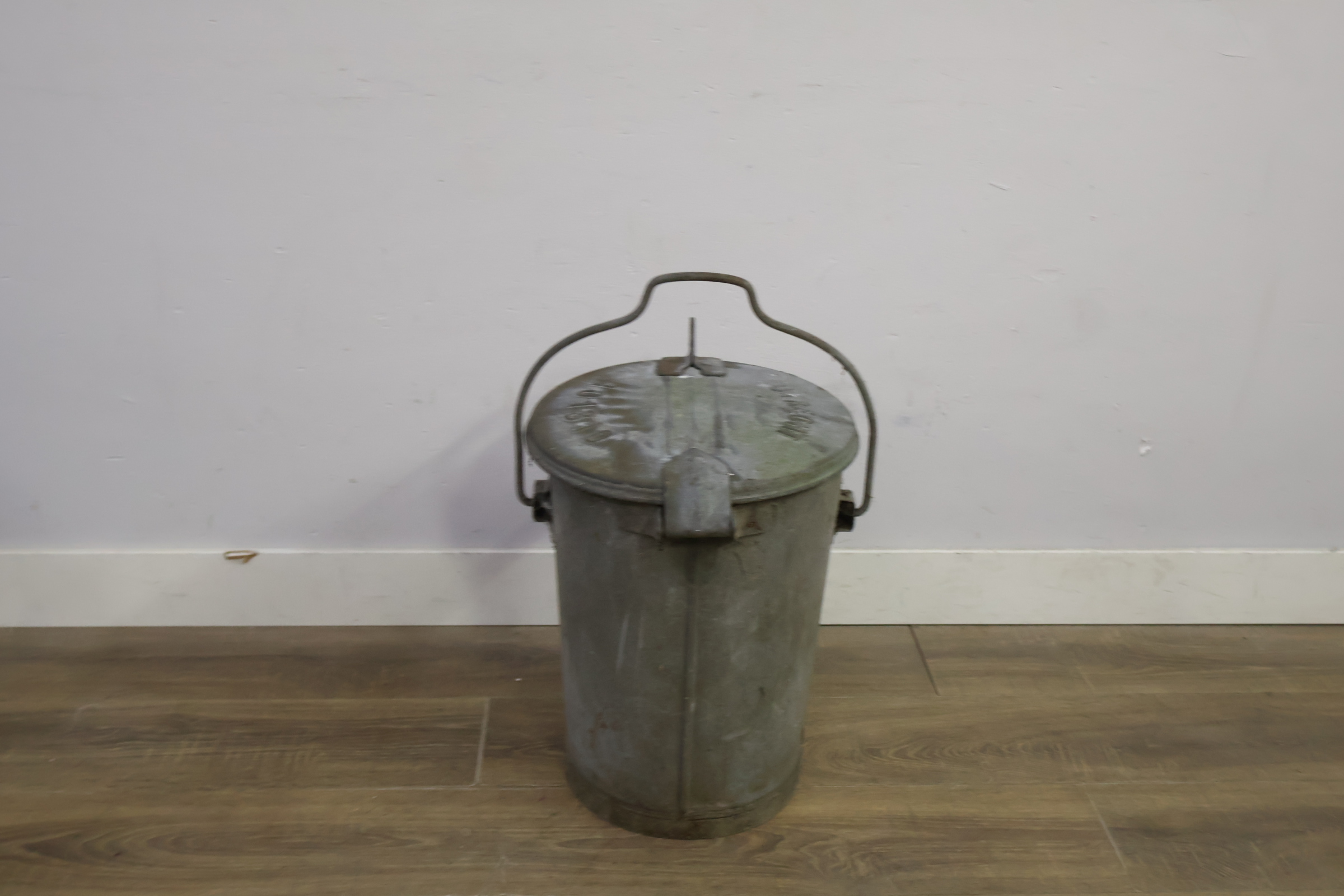 Zinken Afval emmer - Utrecht – foto 3 – kavel bij GSD Auctions, Zoeterwoude