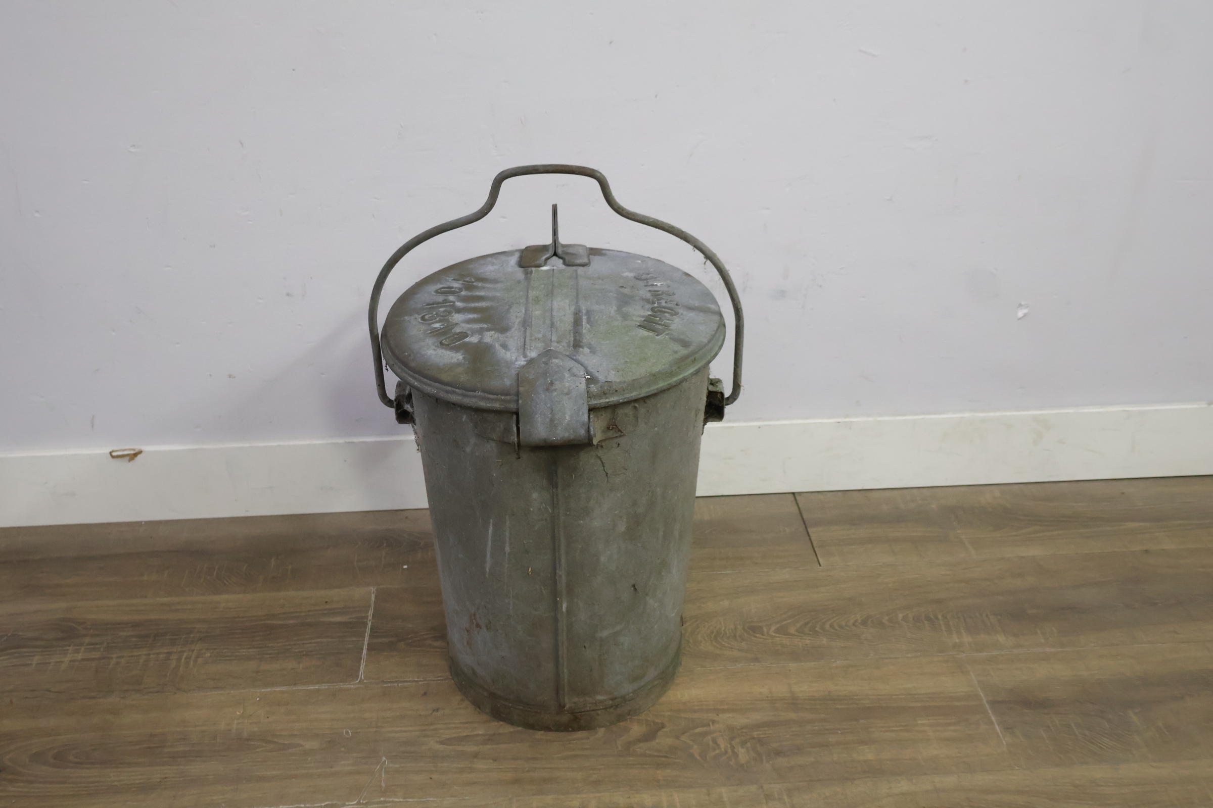 Zinken Afval emmer - Utrecht – foto 4 – kavel bij GSD Auctions, Zoeterwoude