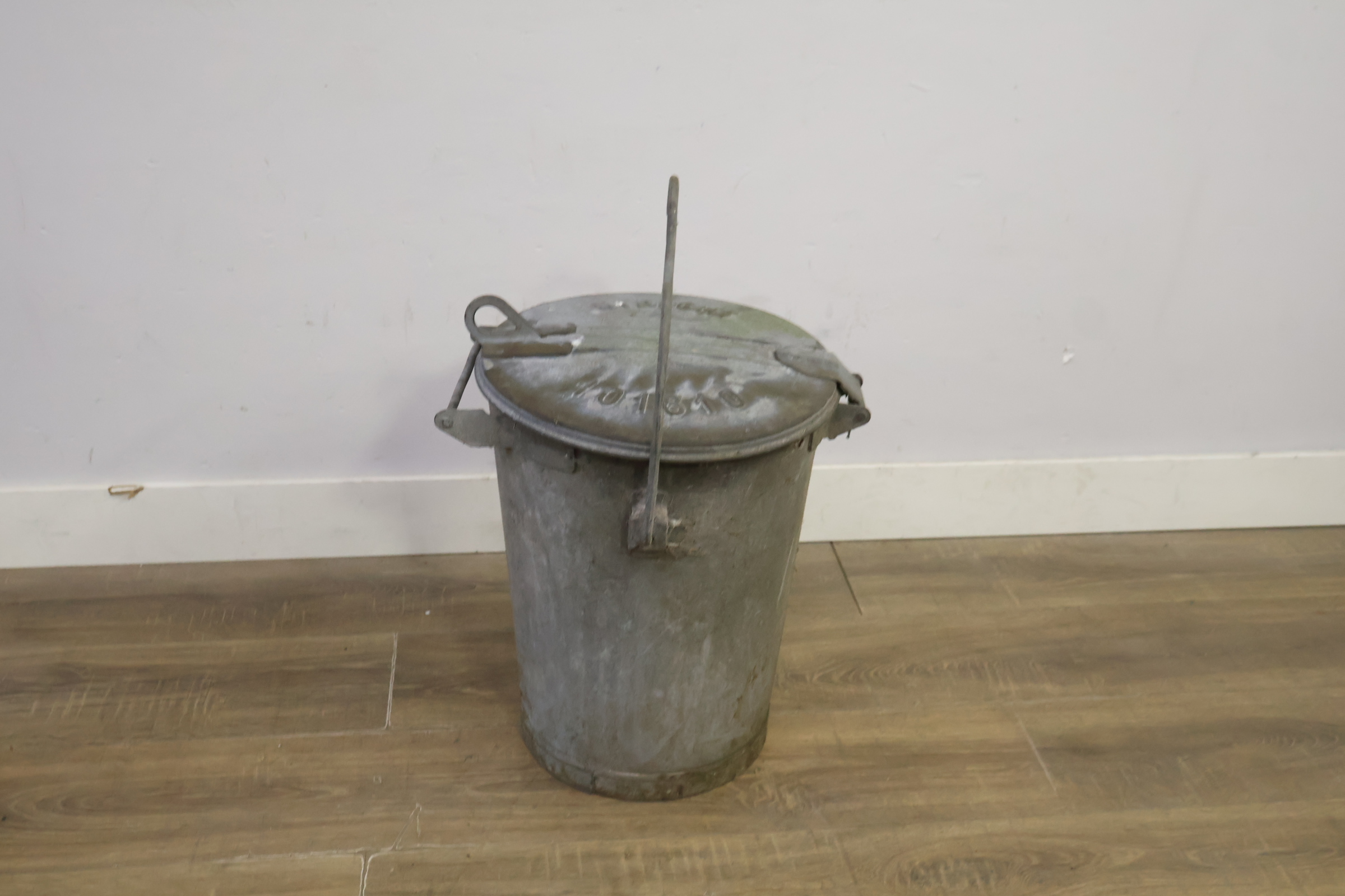 Zinken Afval emmer - Utrecht – foto 5 – kavel bij GSD Auctions, Zoeterwoude