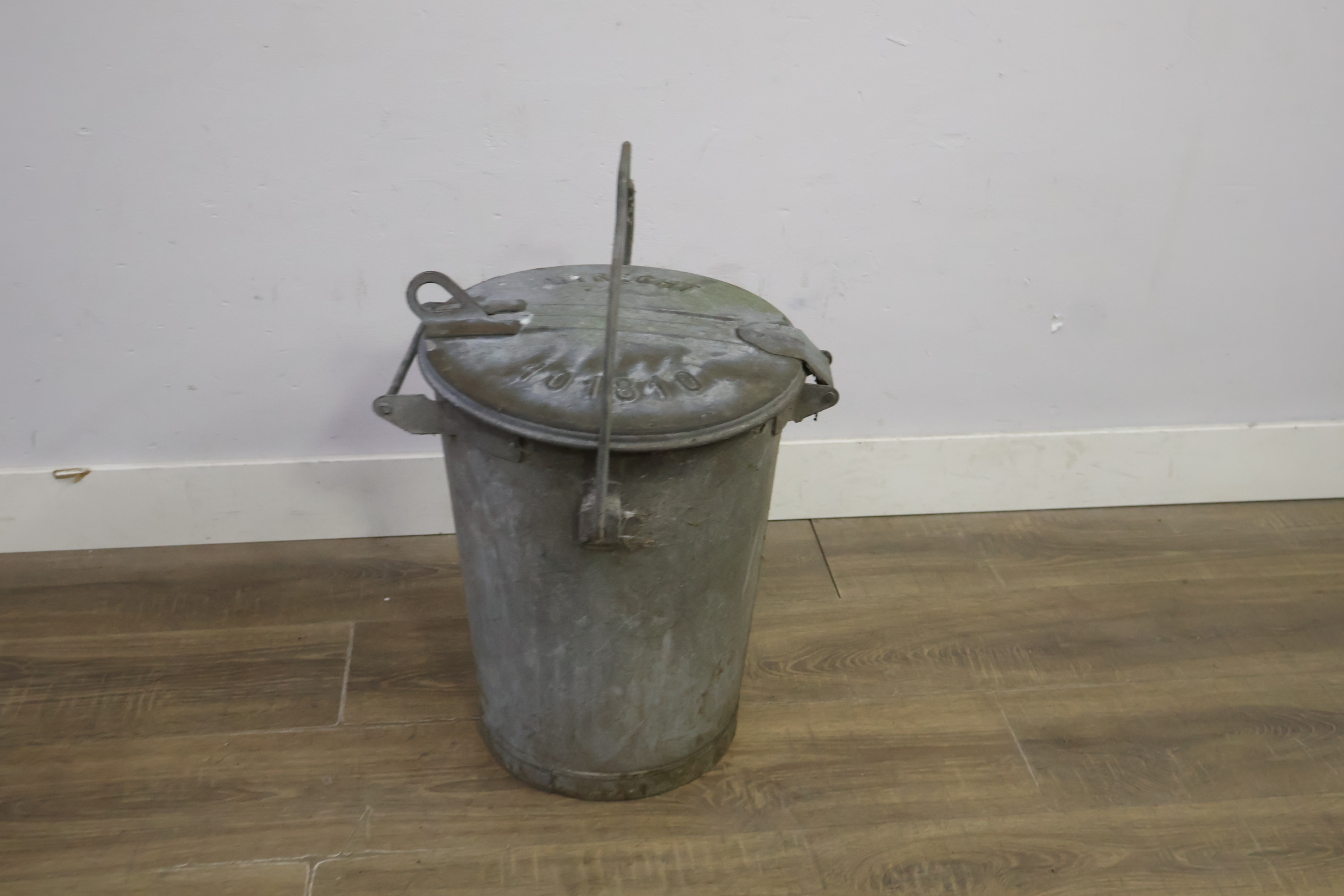 Zinken Afval emmer - Utrecht – foto 6 – kavel bij GSD Auctions, Zoeterwoude