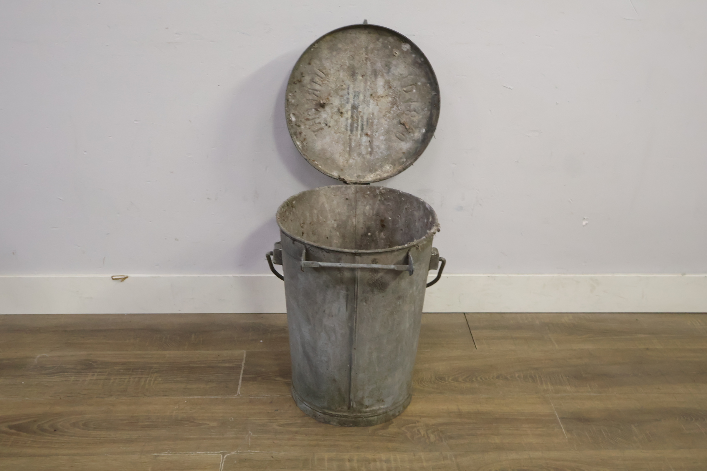 Zinken Afval emmer - Utrecht – foto 7 – kavel bij GSD Auctions, Zoeterwoude