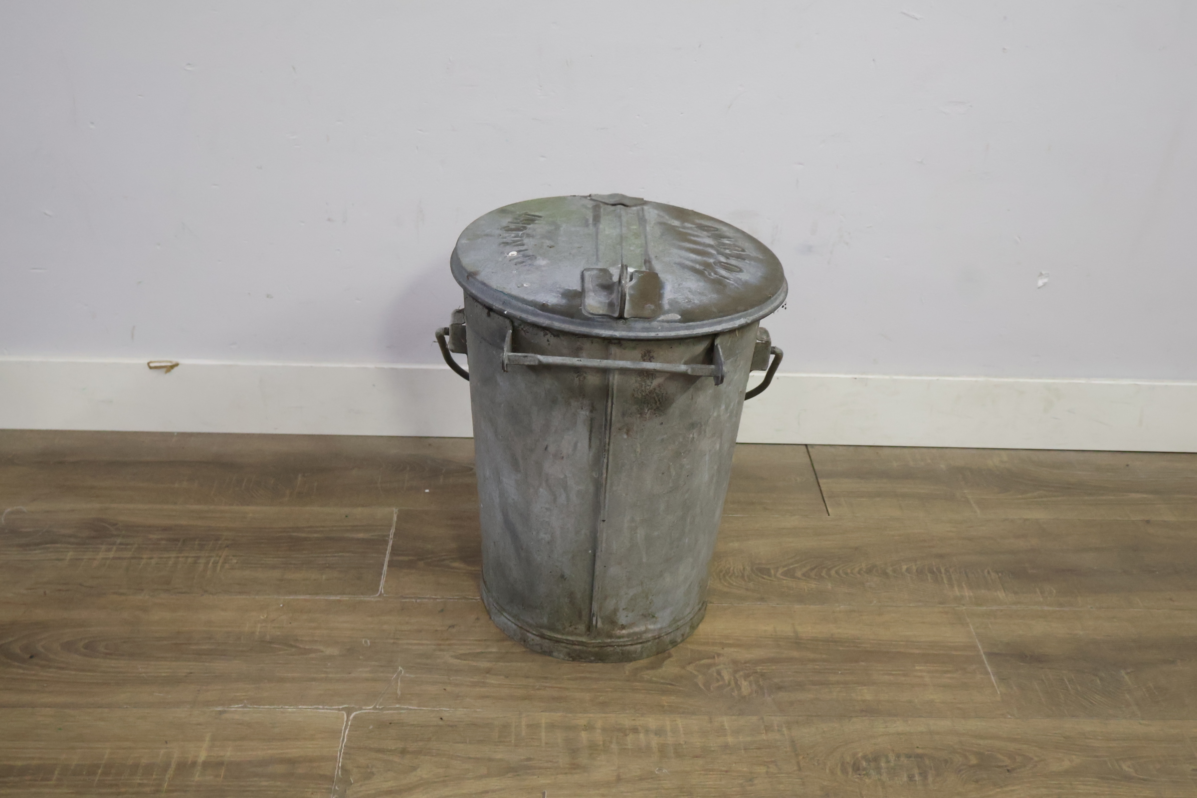 Zinken Afval emmer - Utrecht – foto 9 – kavel bij GSD Auctions, Zoeterwoude