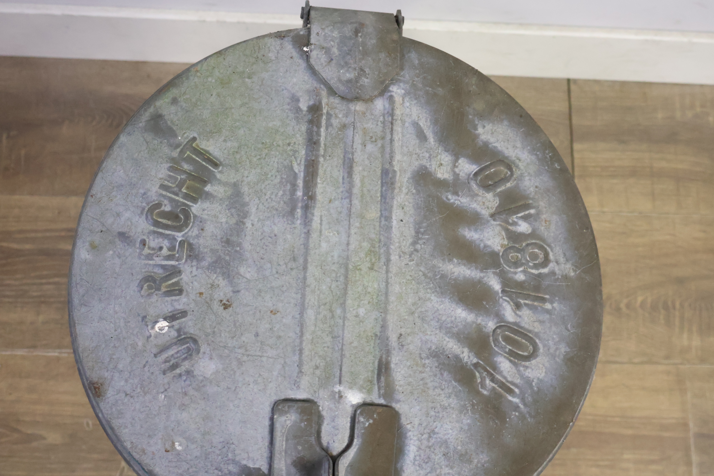 Zinken Afval emmer - Utrecht – foto 11 – kavel bij GSD Auctions, Zoeterwoude
