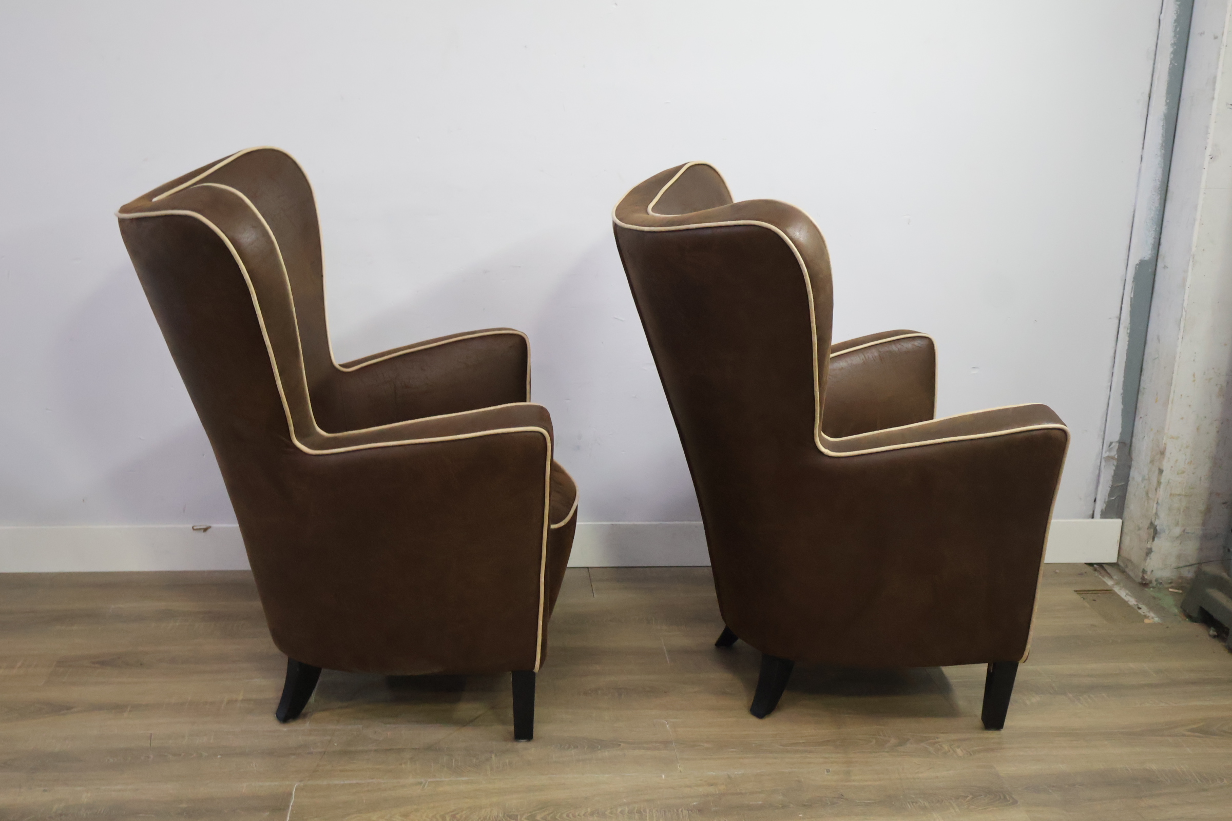 Set van 2 fauteuils met witte bies – foto 3 – kavel bij GSD Auctions, Zoeterwoude