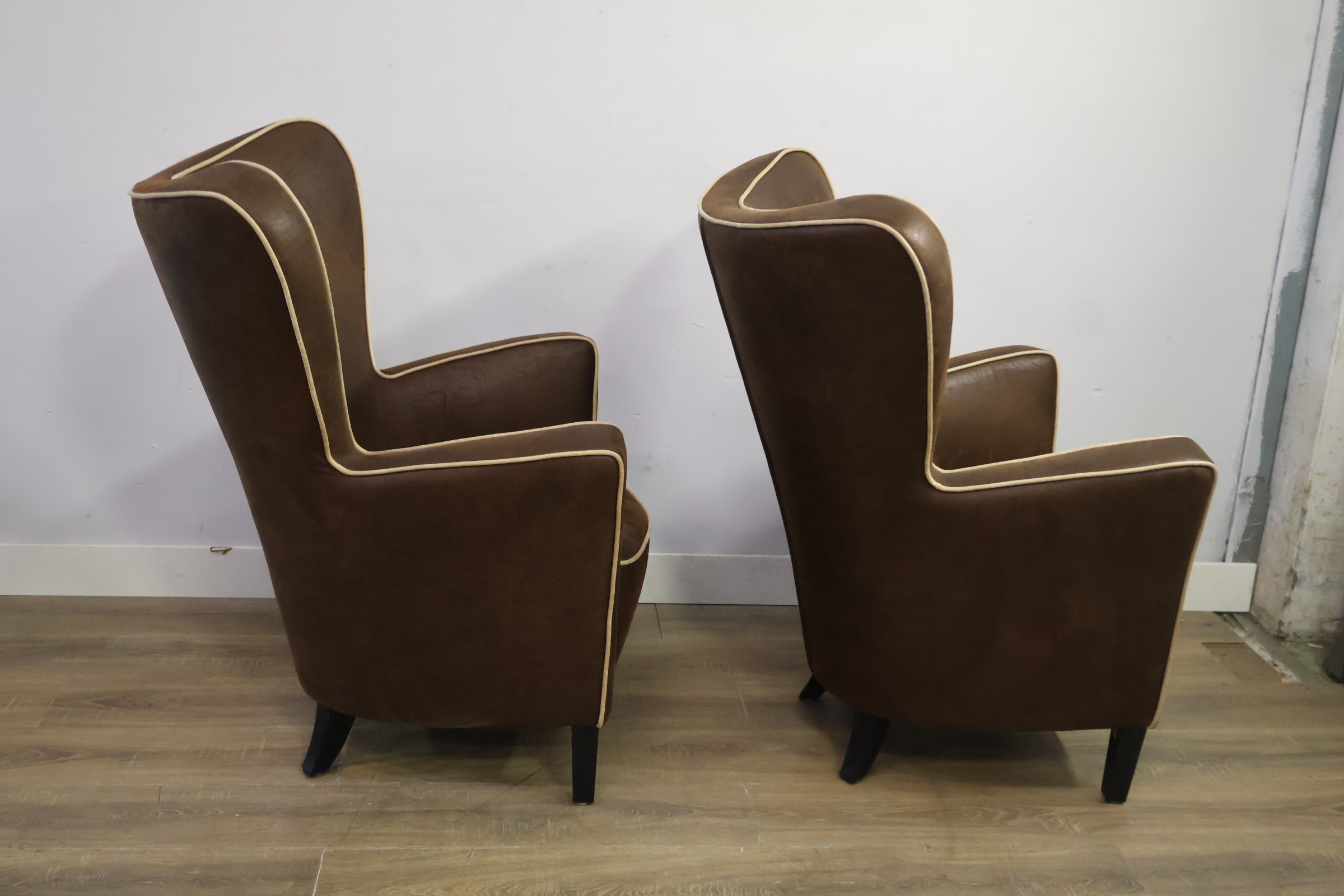 Set van 2 fauteuils met witte bies – foto 4 – kavel bij GSD Auctions, Zoeterwoude