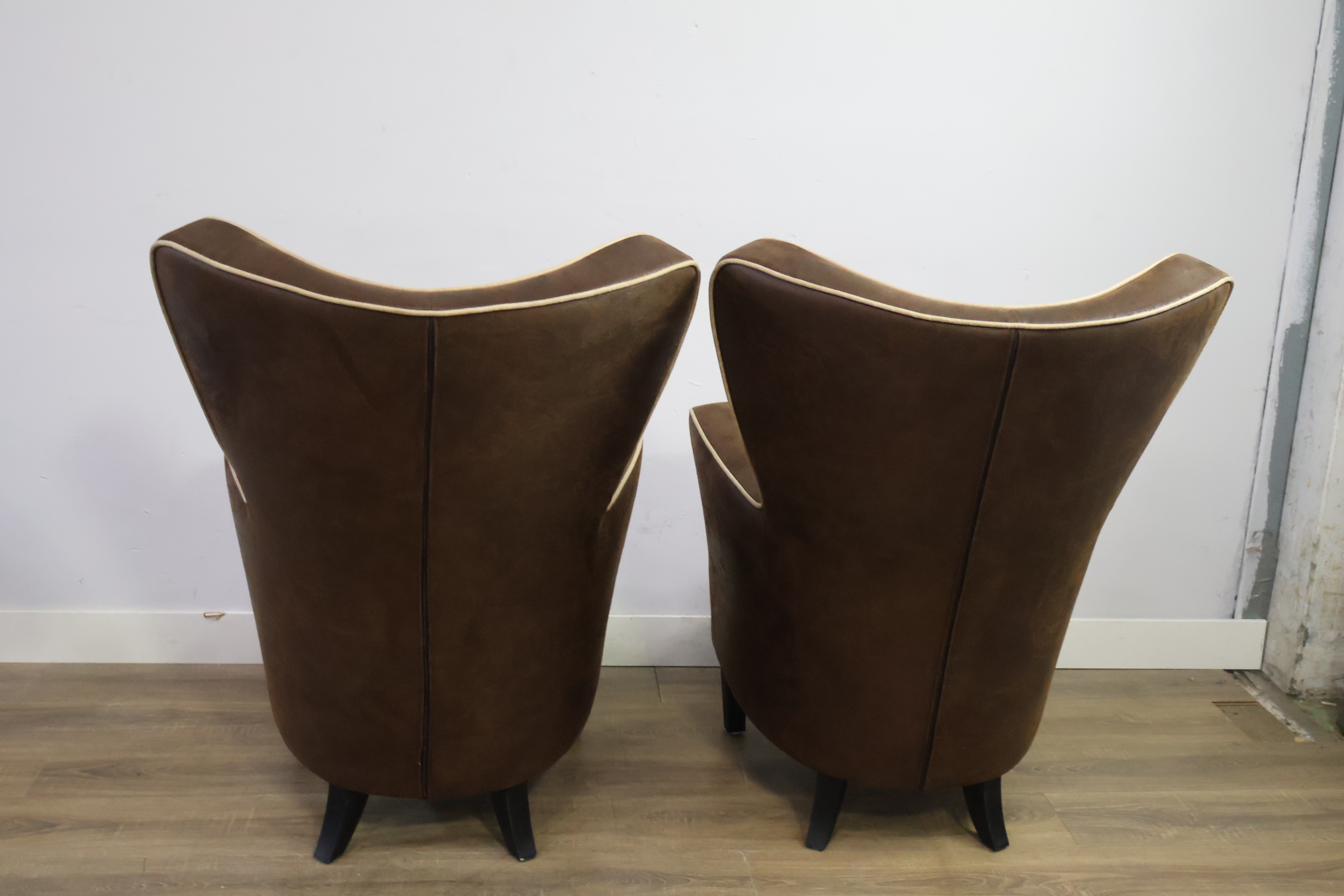Set van 2 fauteuils met witte bies – foto 5 – kavel bij GSD Auctions, Zoeterwoude