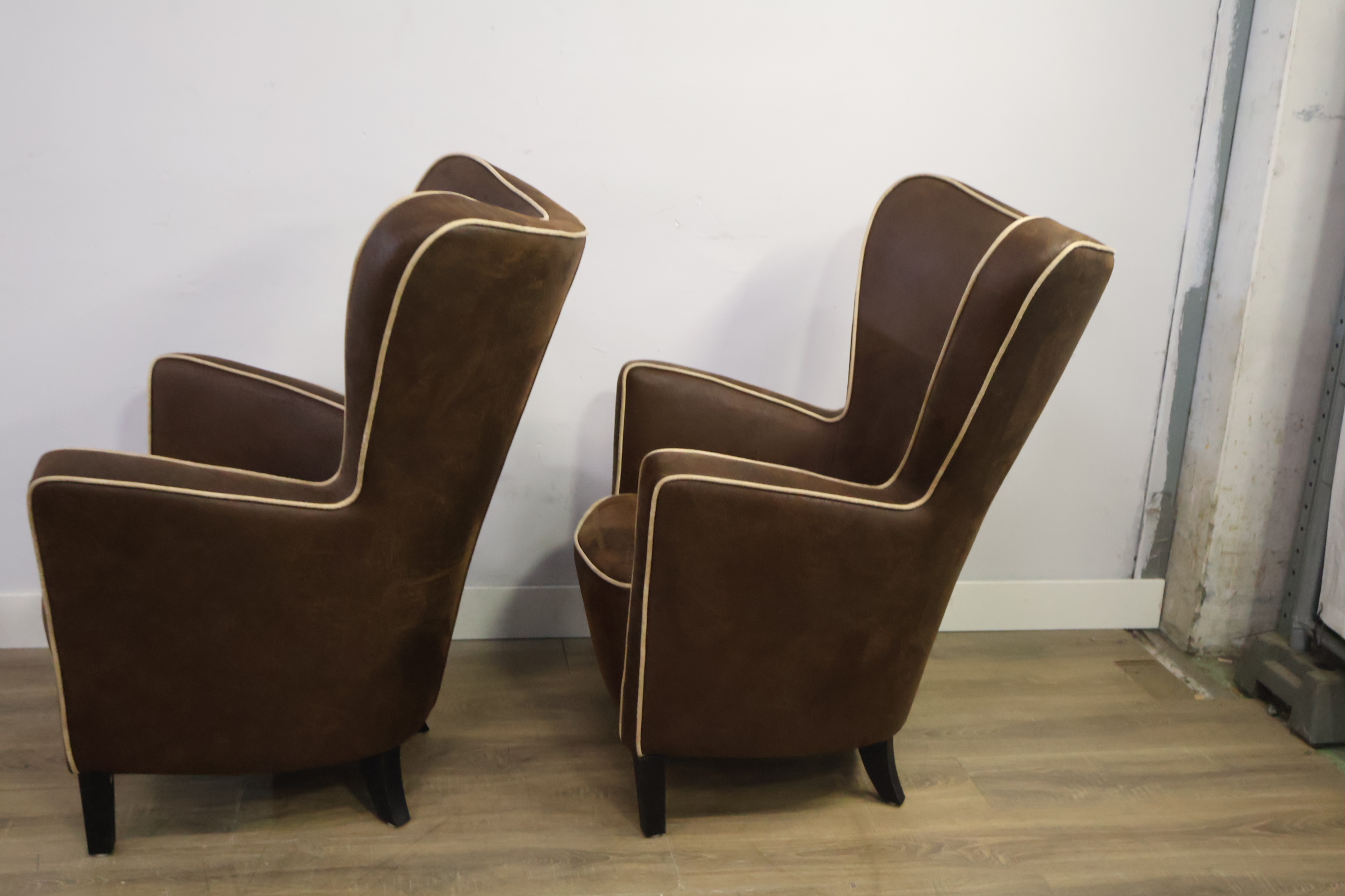 Set van 2 fauteuils met witte bies – foto 8 – kavel bij GSD Auctions, Zoeterwoude