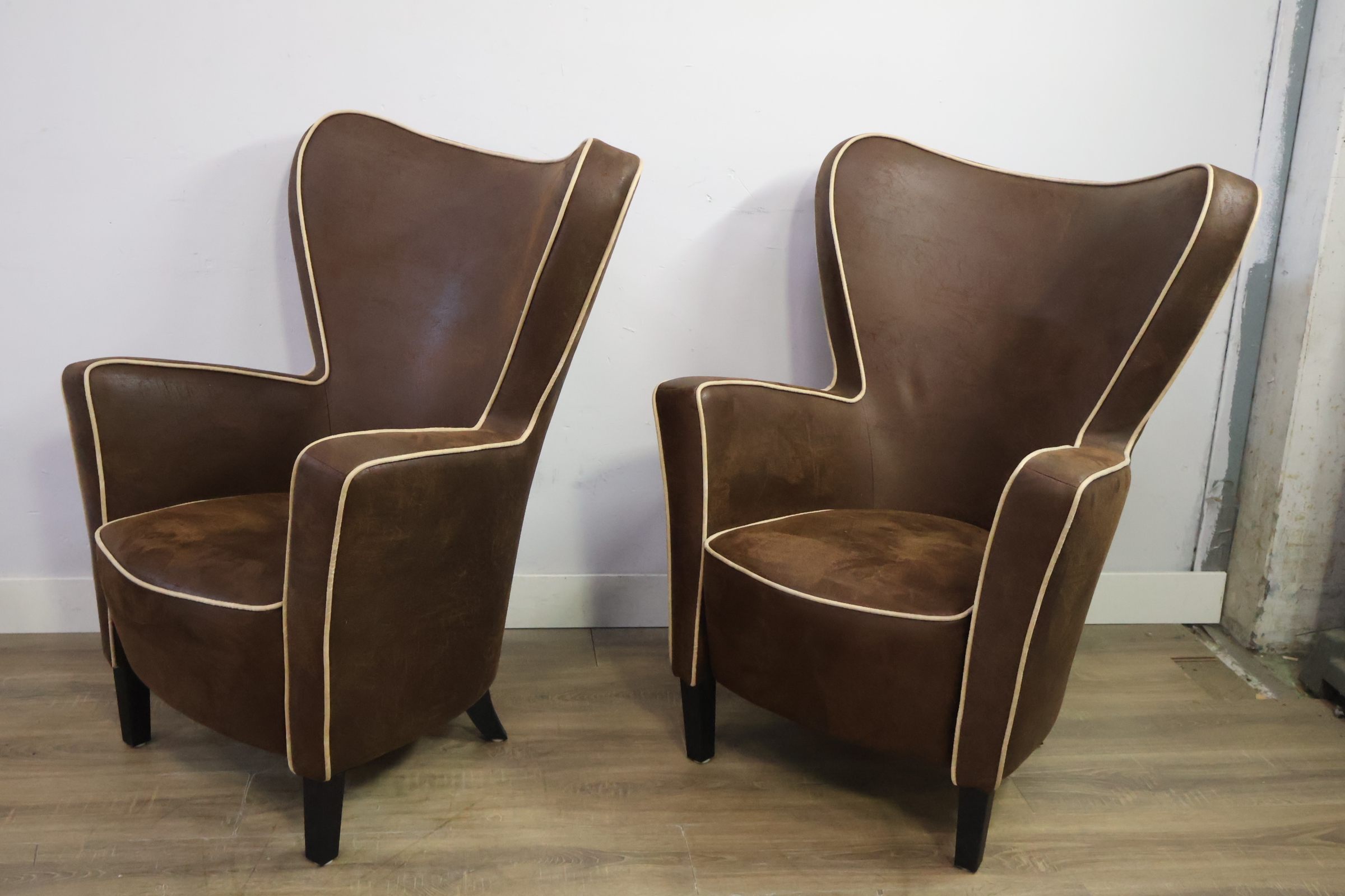 Set van 2 fauteuils met witte bies – foto 10 – kavel bij GSD Auctions, Zoeterwoude