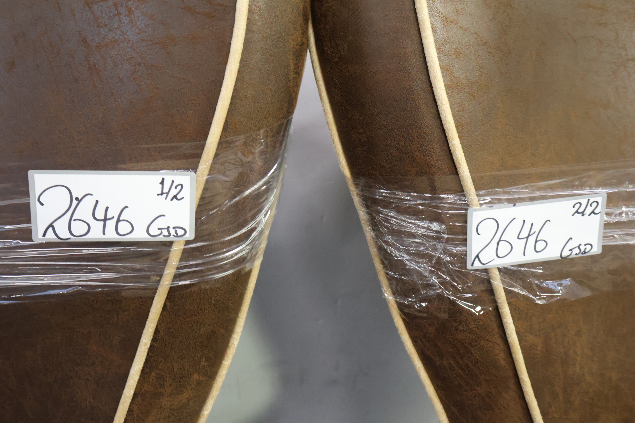 Set van 2 fauteuils met witte bies – foto 18 – kavel bij GSD Auctions, Zoeterwoude