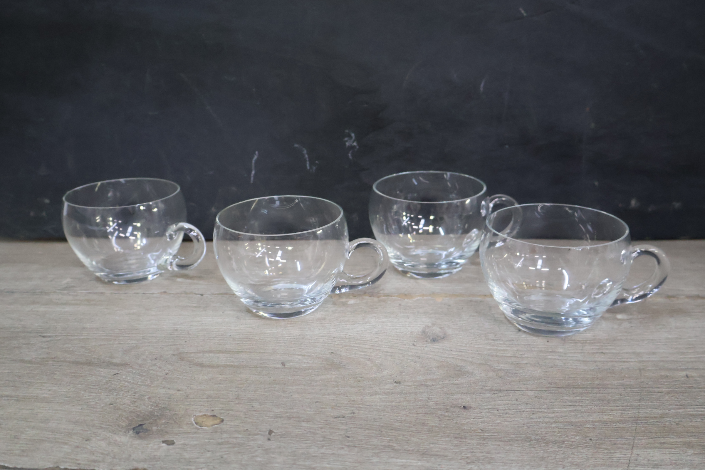 Glazen kaasstolp met 4 theeglazen – foto 5 – kavel bij GSD Auctions, Zoeterwoude
