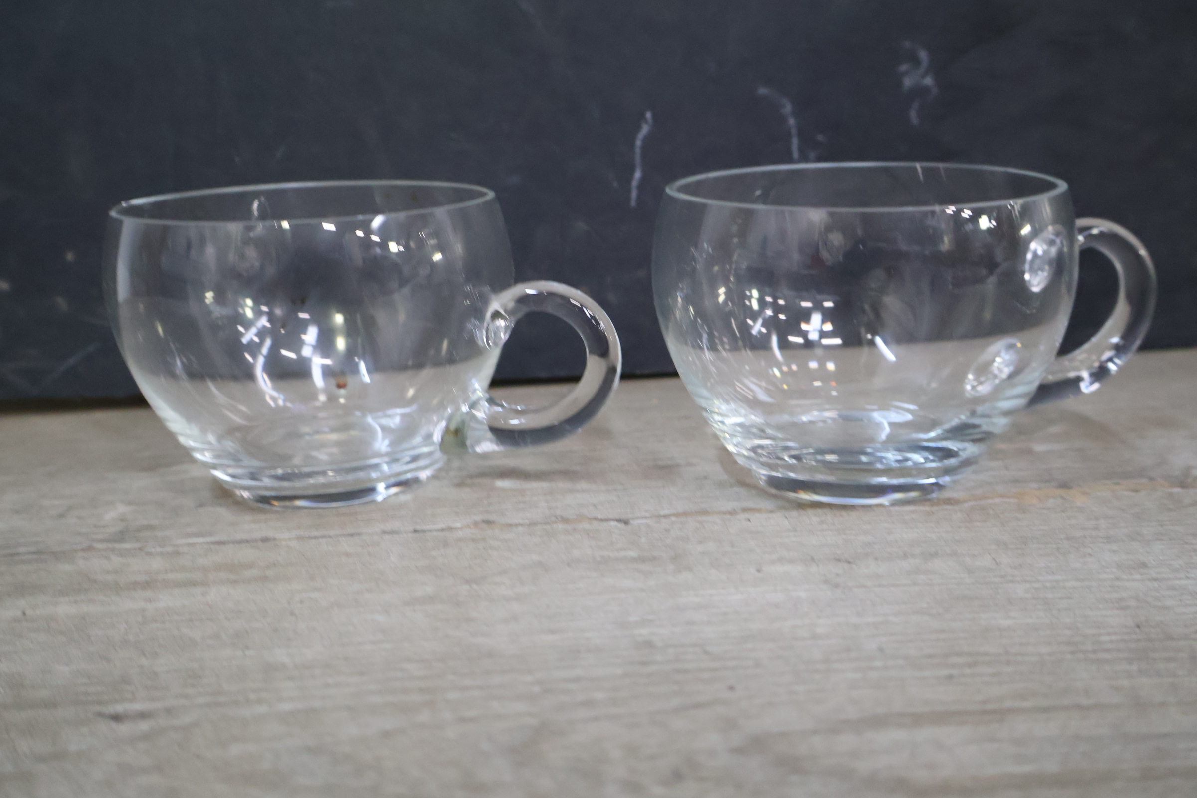 Glazen kaasstolp met 4 theeglazen – foto 7 – kavel bij GSD Auctions, Zoeterwoude
