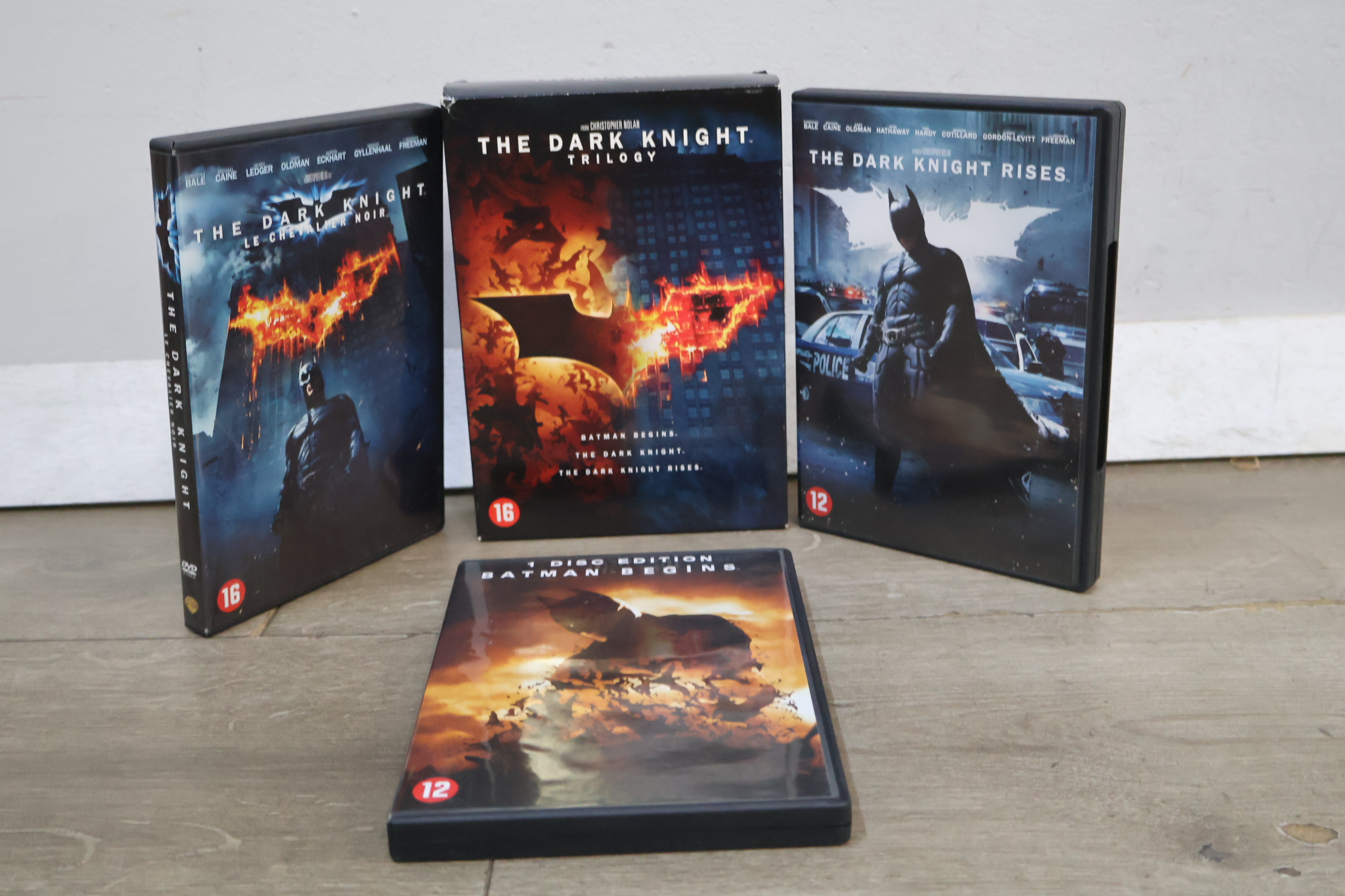 The Dark Knight Trilogy DVD collectie plus Batman begins. set van 4 DVD's – foto 4 – kavel bij GSD Auctions, Zoeterwoude