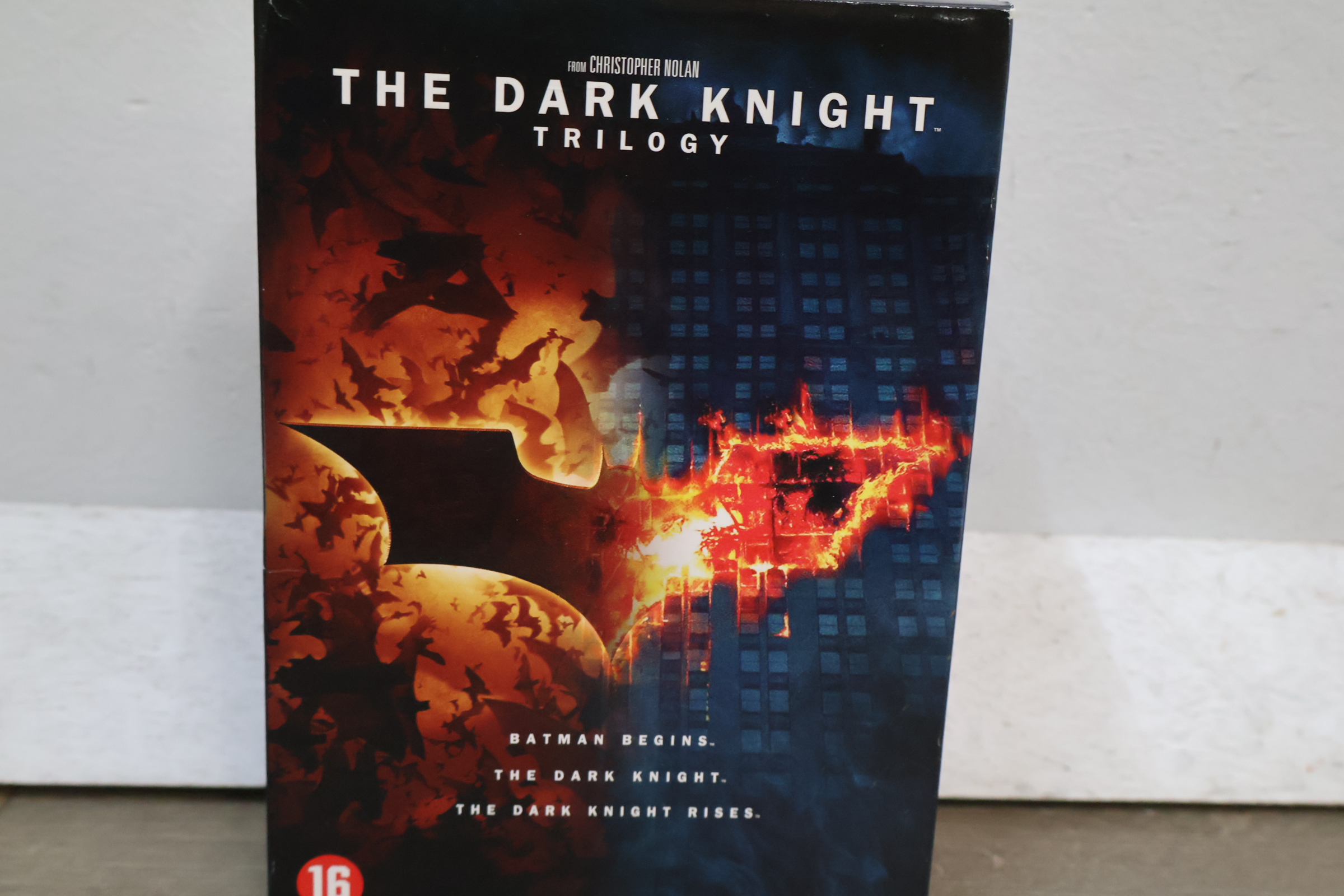 The Dark Knight Trilogy DVD collectie plus Batman begins. set van 4 DVD's – foto 5 – kavel bij GSD Auctions, Zoeterwoude