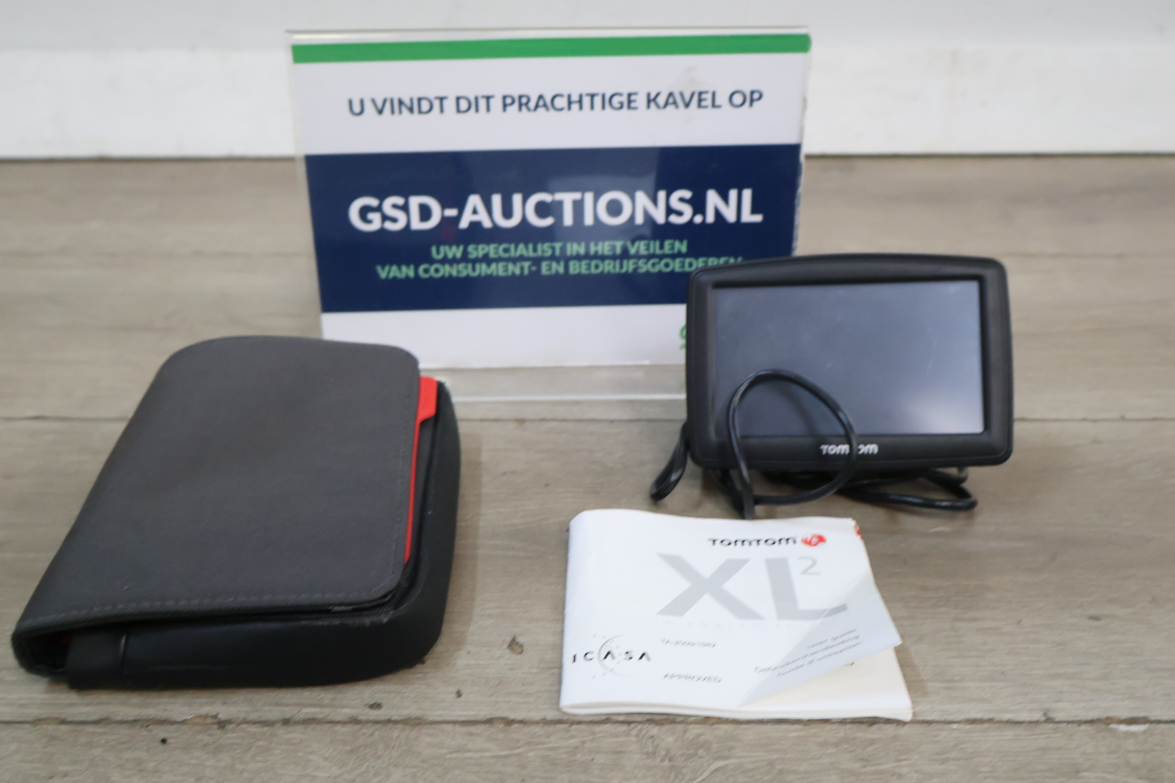 TomTom XL2 GPS Navigatiesysteem met hoes en handleiding – foto 2 – kavel bij GSD Auctions, Zoeterwoude