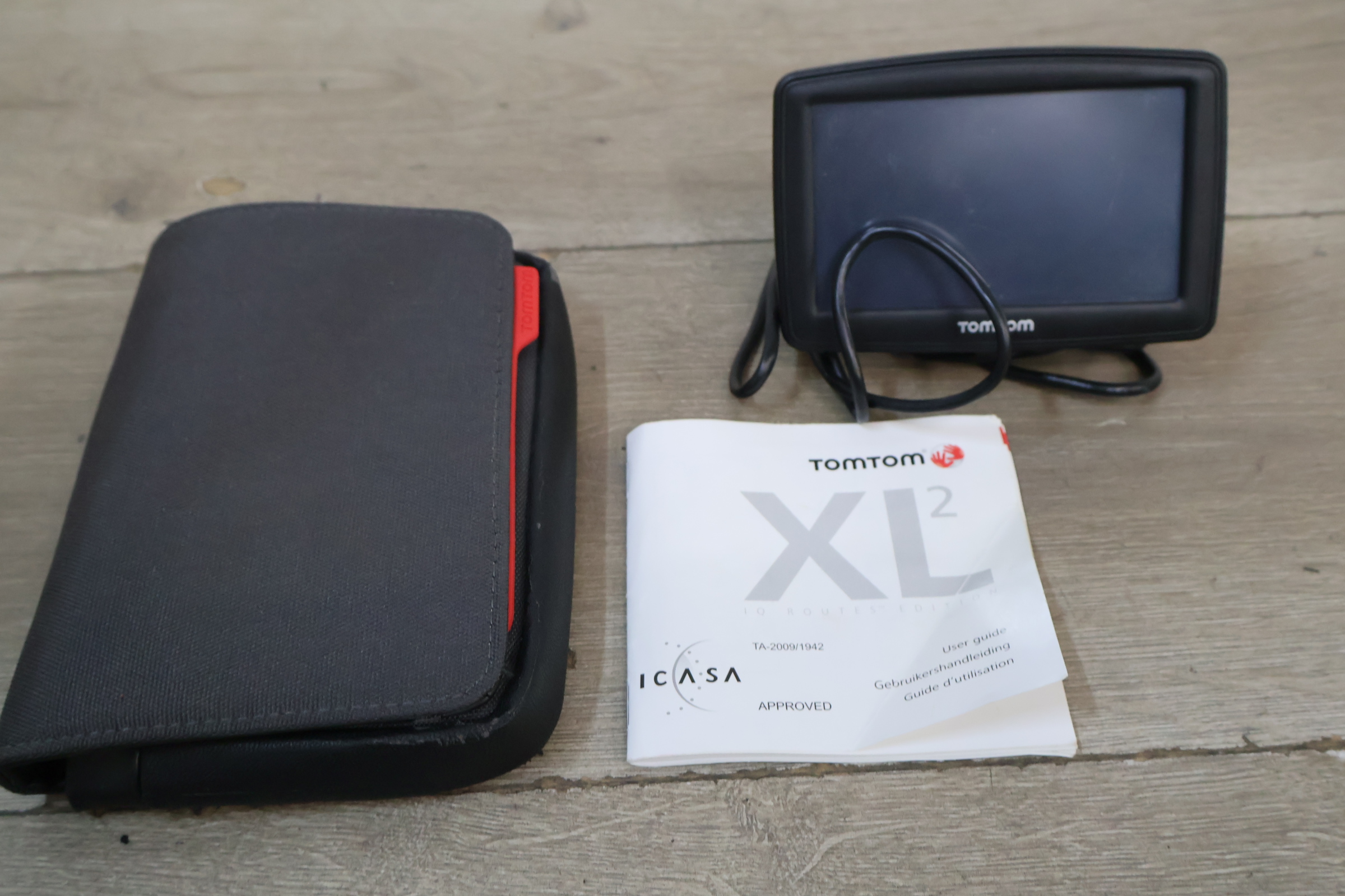 TomTom XL2 GPS Navigatiesysteem met hoes en handleiding – foto 3 – kavel bij GSD Auctions, Zoeterwoude