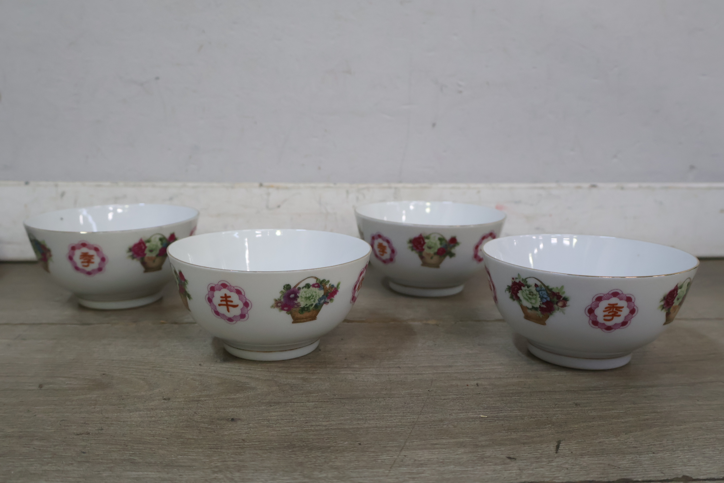 Assortiment klein porselein en keramiek met beeldje – foto 5 – kavel bij GSD Auctions, Zoeterwoude