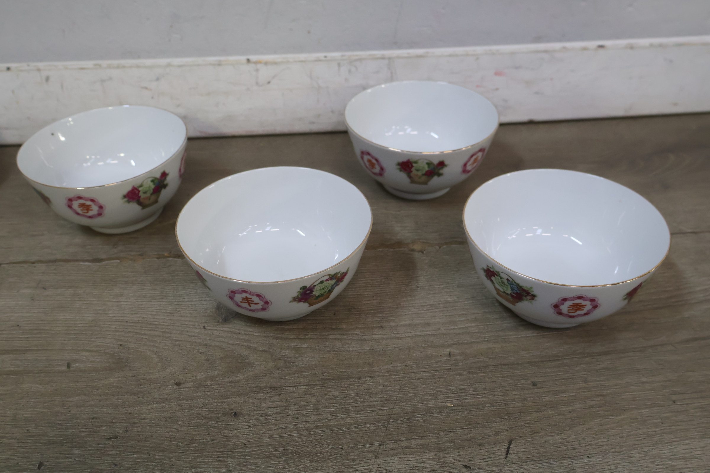 Assortiment klein porselein en keramiek met beeldje – foto 6 – kavel bij GSD Auctions, Zoeterwoude