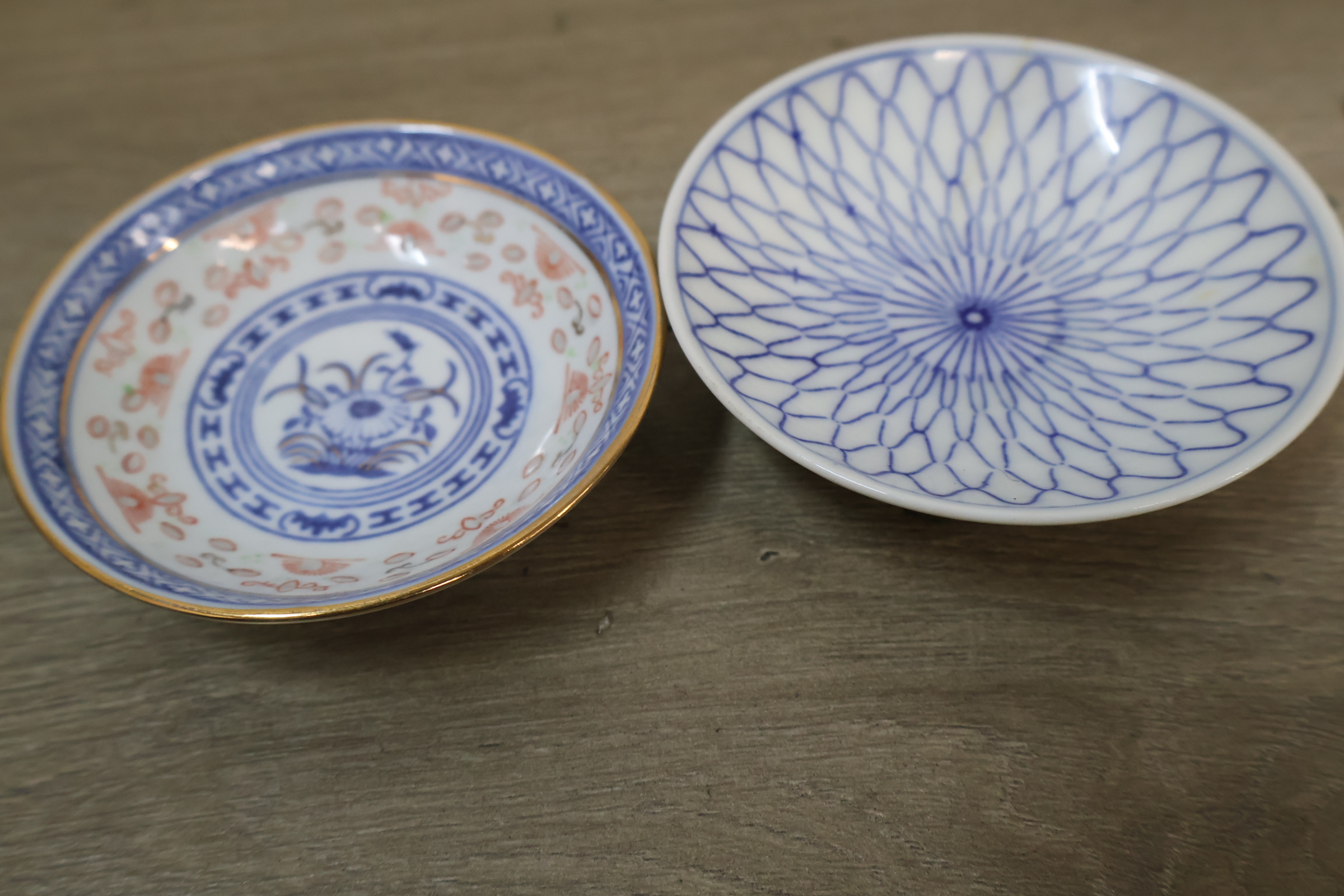Assortiment klein porselein en keramiek met beeldje – foto 11 – kavel bij GSD Auctions, Zoeterwoude