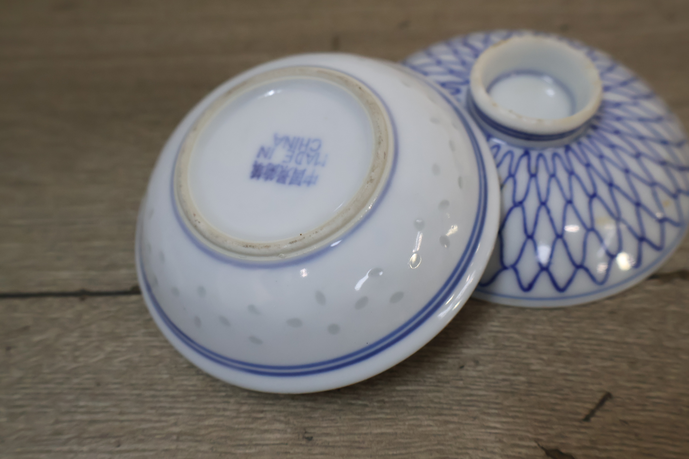 Assortiment klein porselein en keramiek met beeldje – foto 12 – kavel bij GSD Auctions, Zoeterwoude