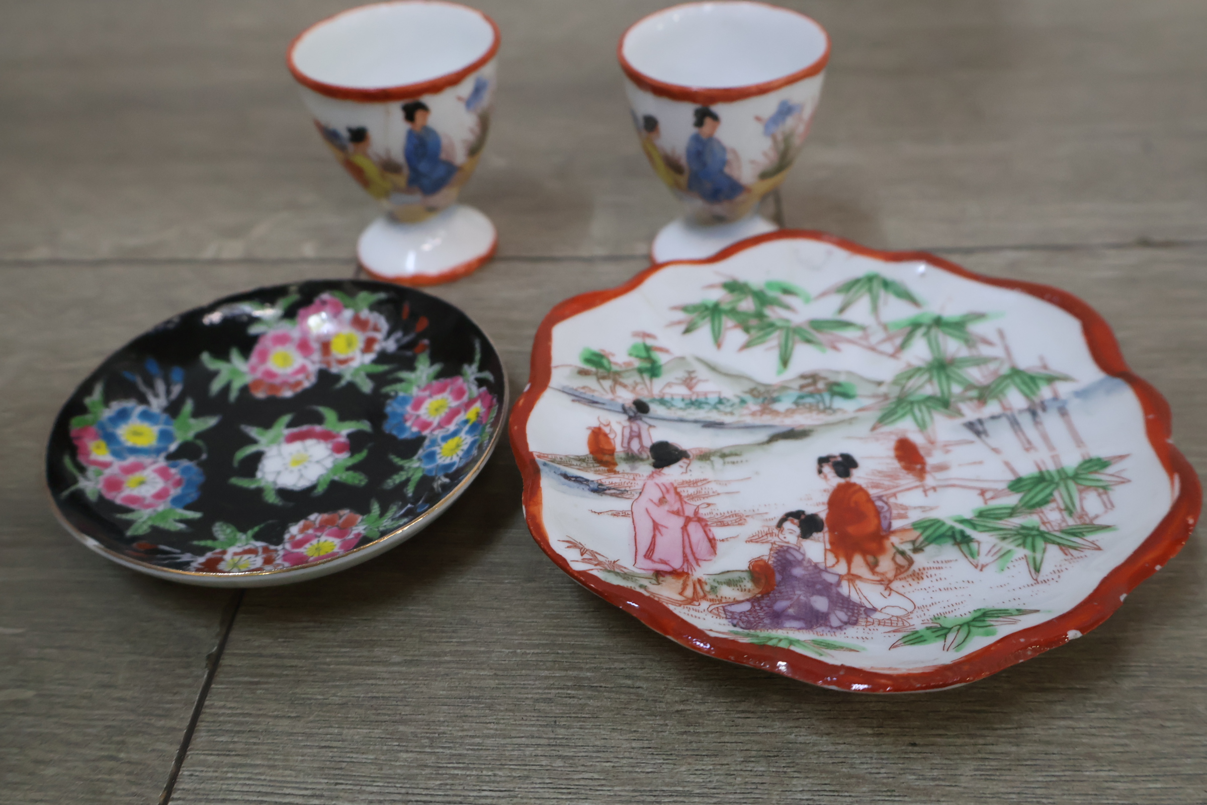 Assortiment klein porselein en keramiek met beeldje – foto 15 – kavel bij GSD Auctions, Zoeterwoude