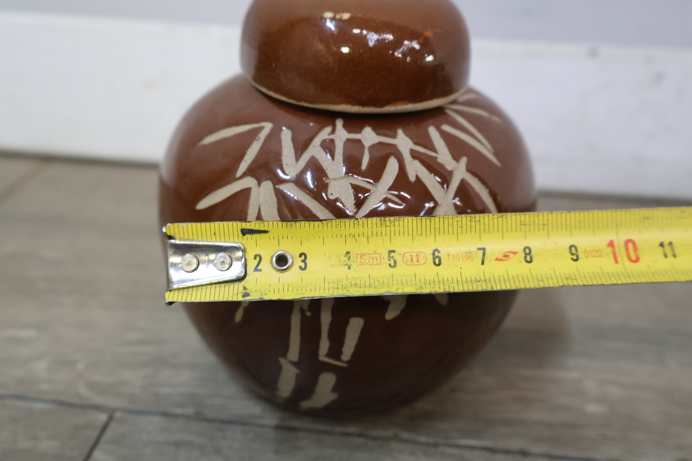 Assortiment klein porselein en keramiek met beeldje – foto 18 – kavel bij GSD Auctions, Zoeterwoude