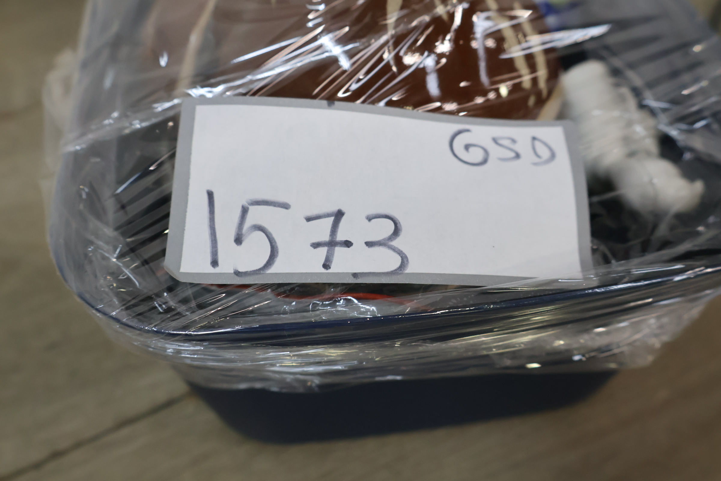 Assortiment klein porselein en keramiek met beeldje – foto 19 – kavel bij GSD Auctions, Zoeterwoude