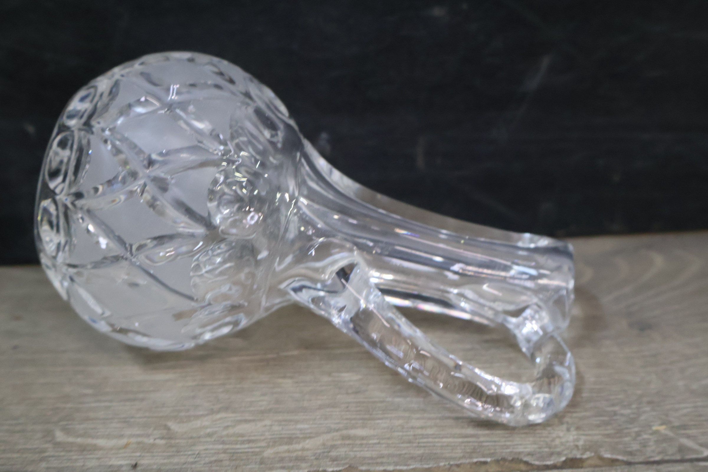 Set van vijf geslepen kristallen vazen en een dekseldoos – foto 6 – kavel bij GSD Auctions, Zoeterwoude