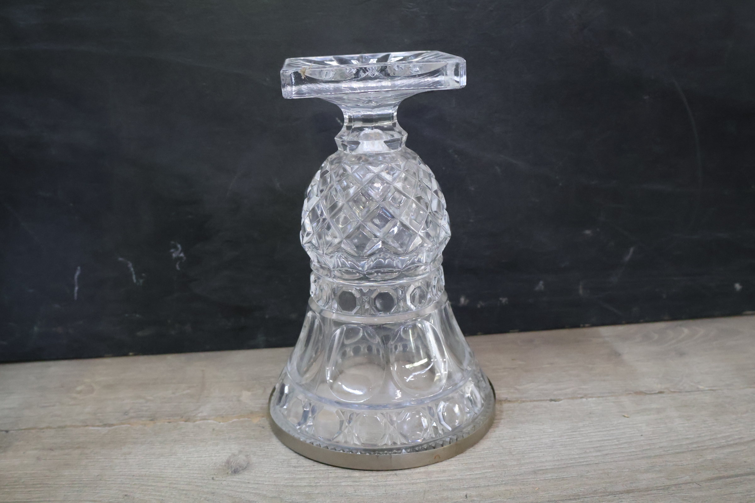 Set van vijf geslepen kristallen vazen en een dekseldoos – foto 16 – kavel bij GSD Auctions, Zoeterwoude