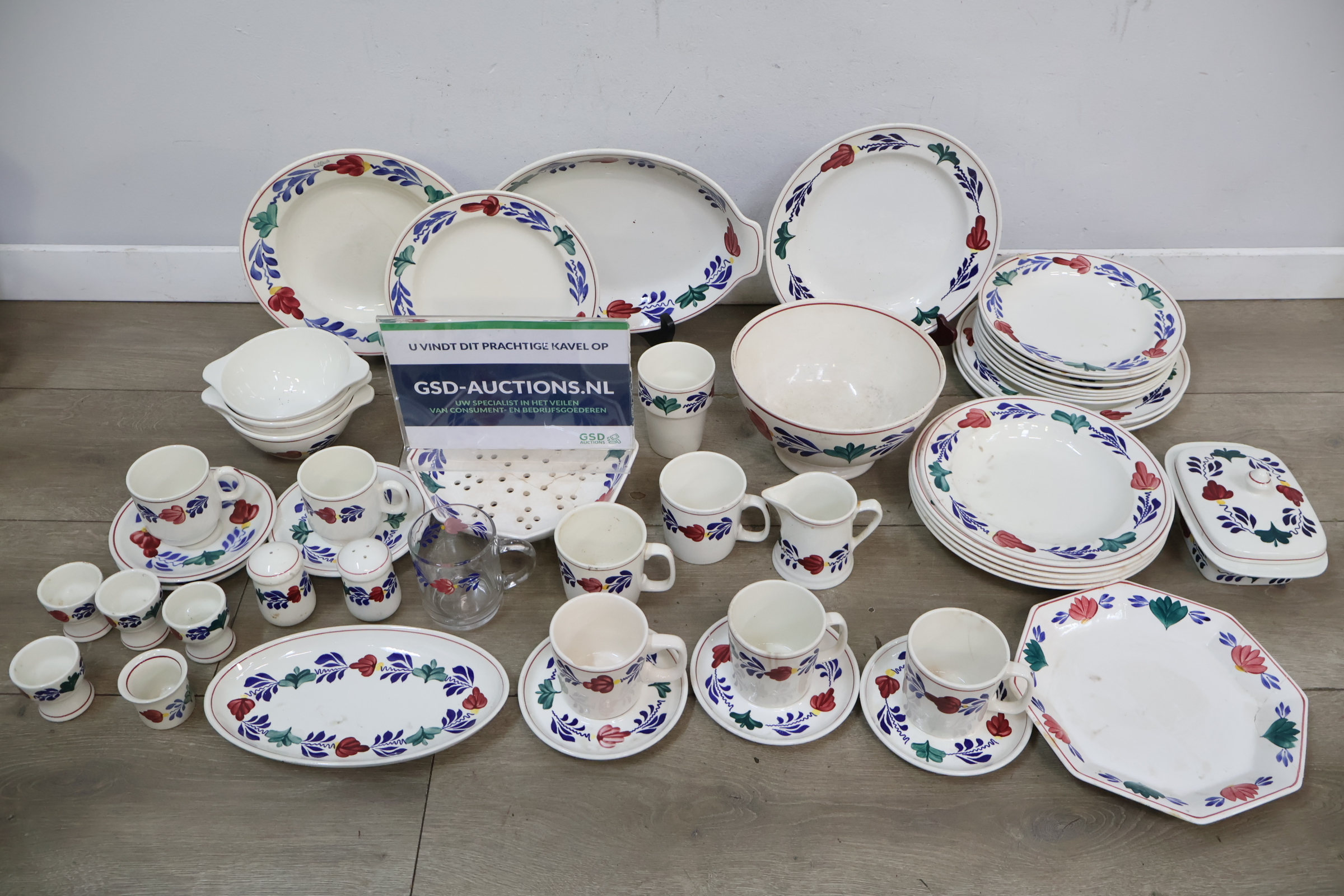 Groot Porseleinen Boerenbont Servies – foto 3 – kavel bij GSD Auctions, Zoeterwoude