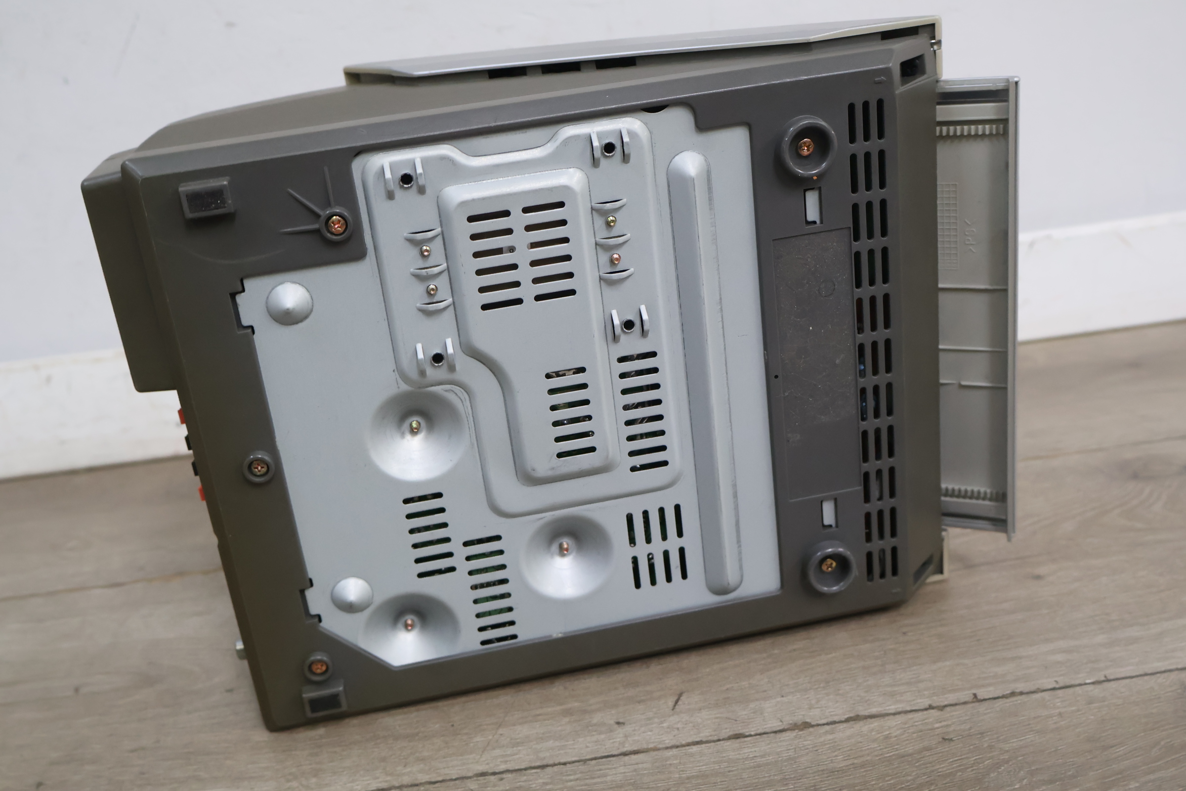 Sharp Compact Audio System XL-1500 – foto 10 – kavel bij GSD Auctions, Zoeterwoude