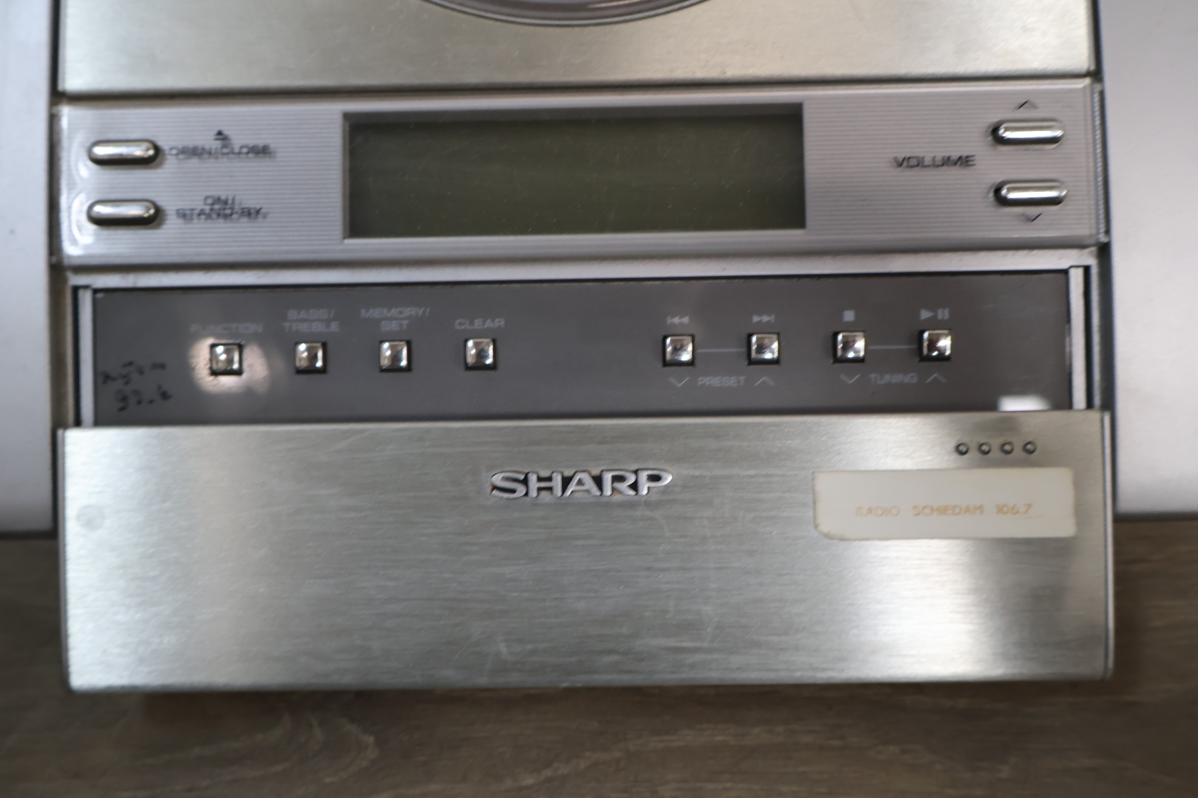 Sharp Compact Audio System XL-1500 – foto 11 – kavel bij GSD Auctions, Zoeterwoude