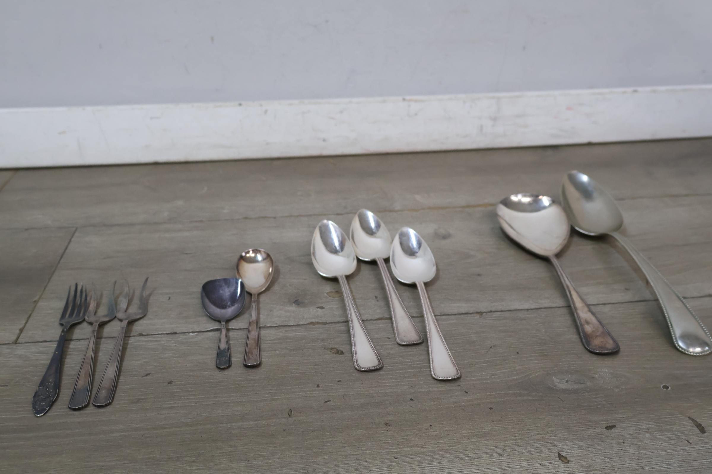 Set zilveren bestek met lepels en vorken – foto 4 – kavel bij GSD Auctions, Zoeterwoude